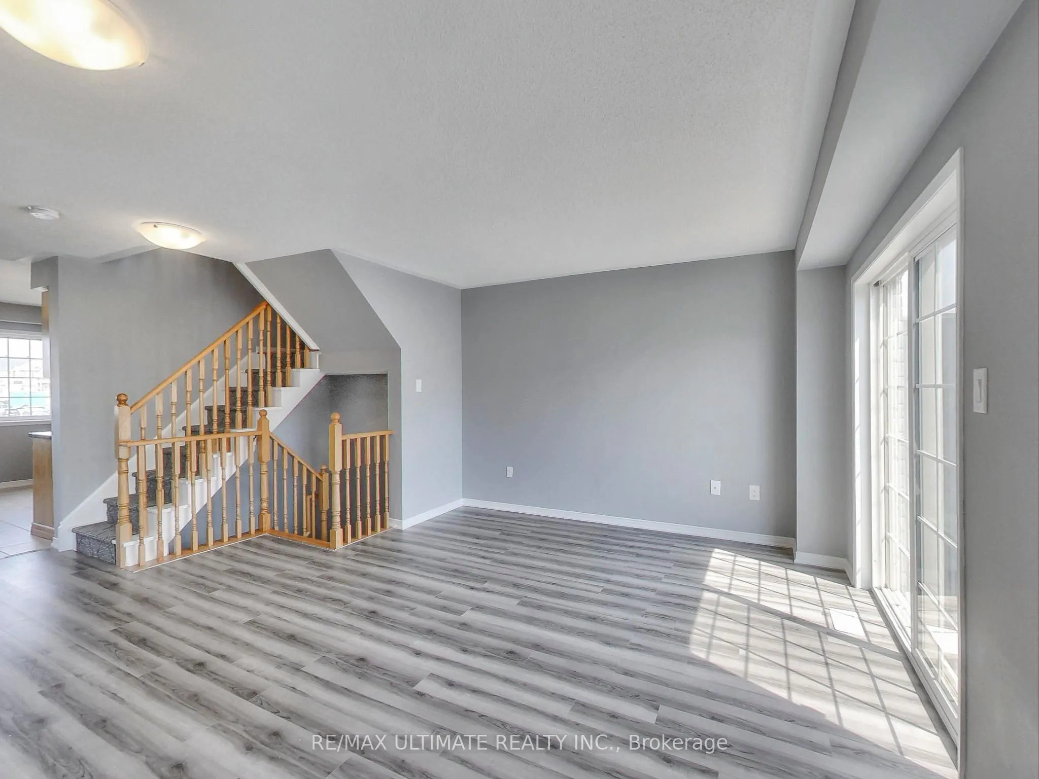 487 Rossland Road E