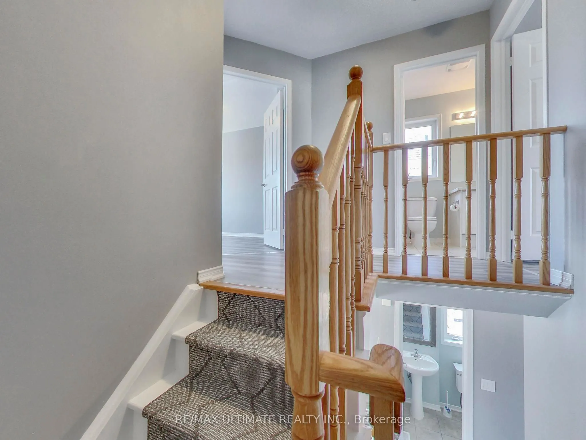 487 Rossland Road E
