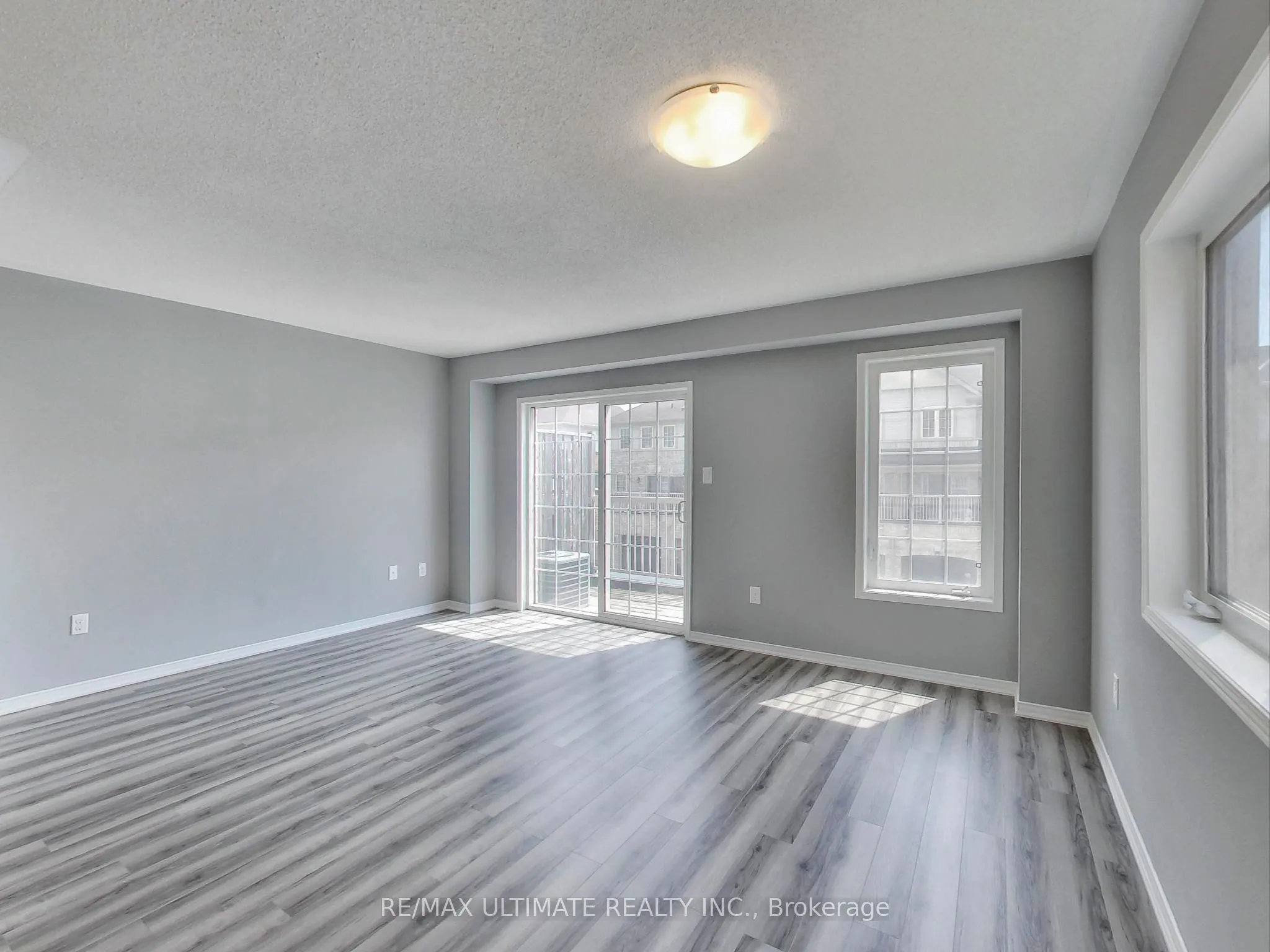 487 Rossland Road E