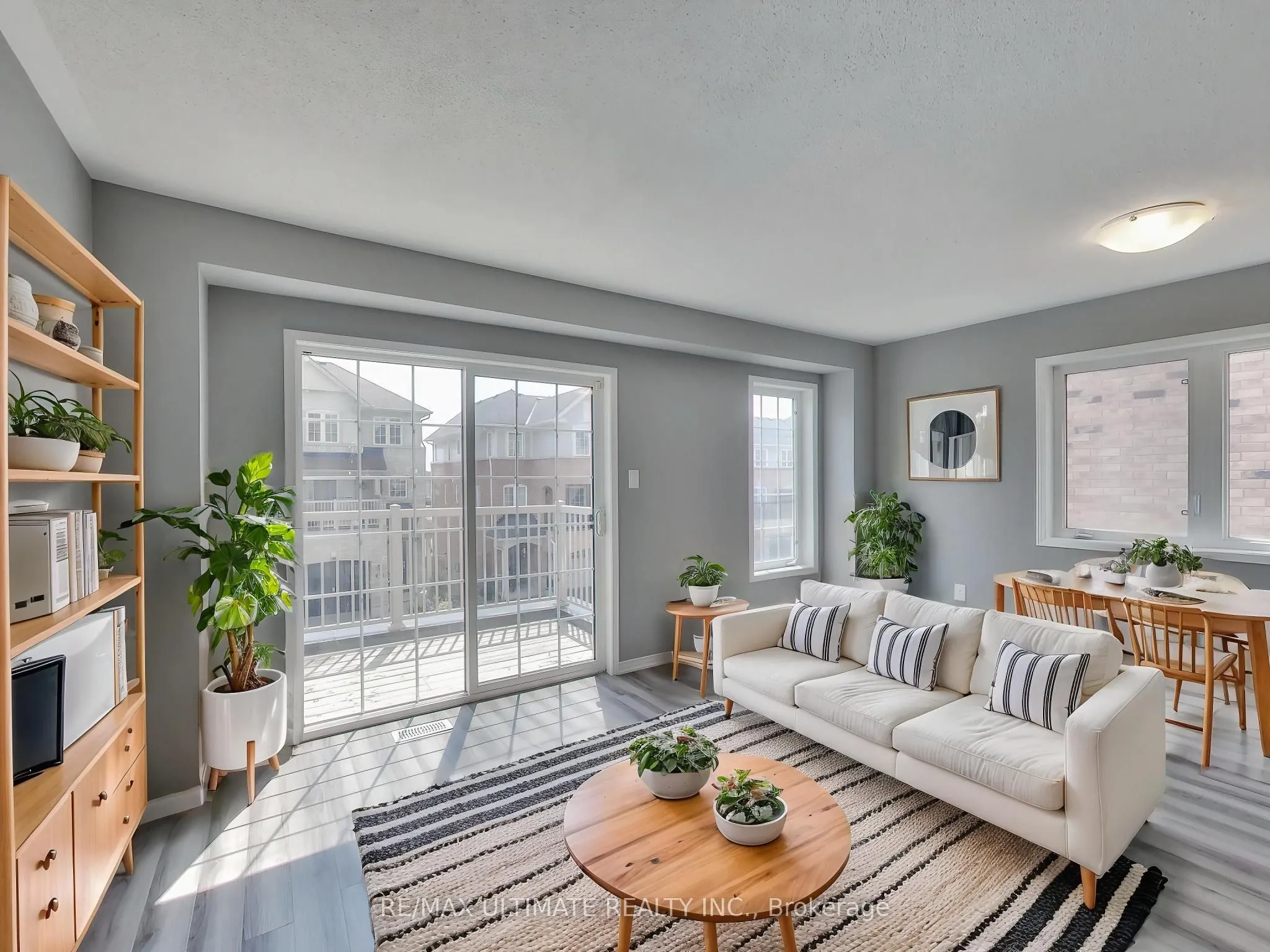 487 Rossland Road E