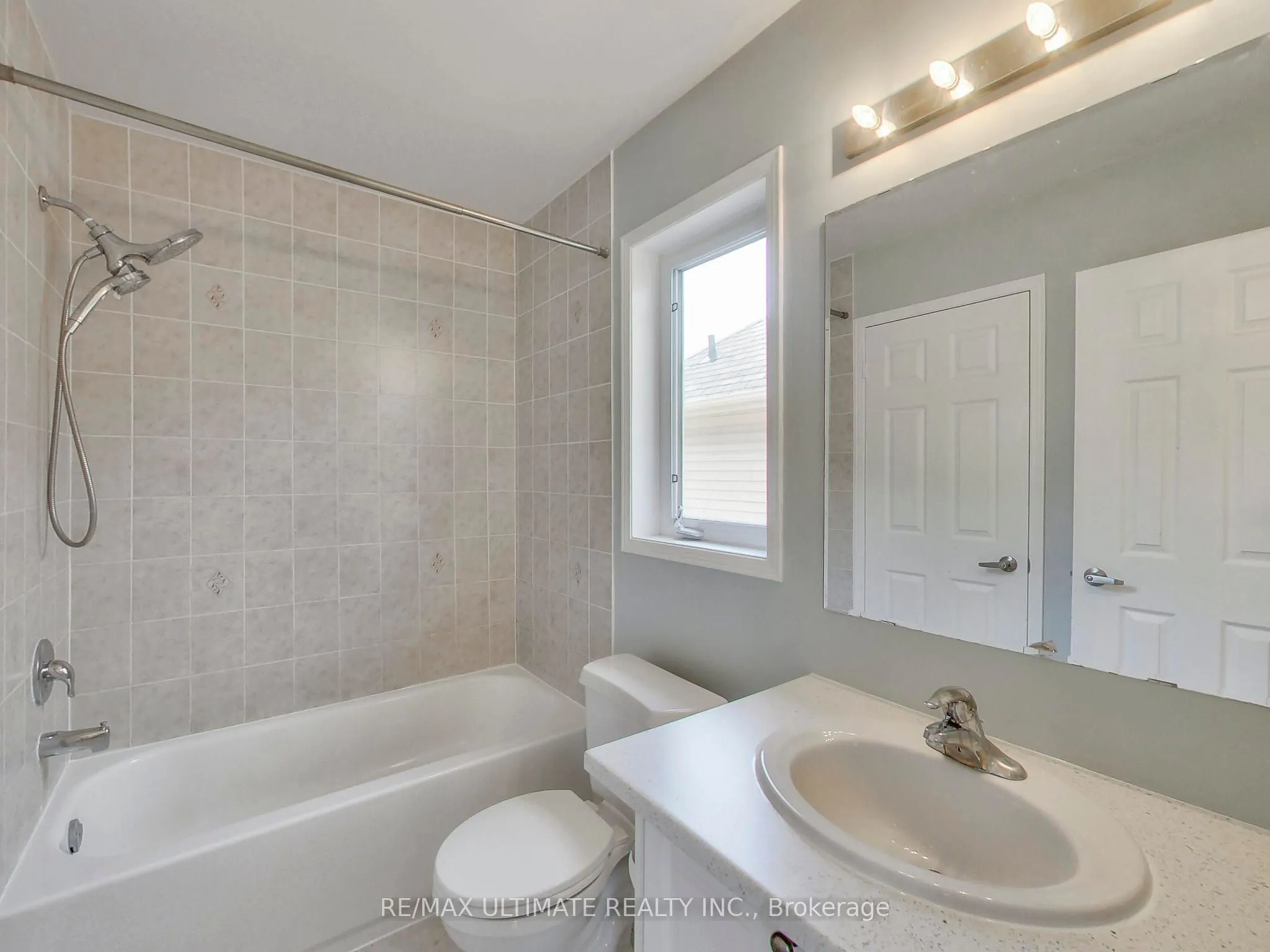 487 Rossland Road E