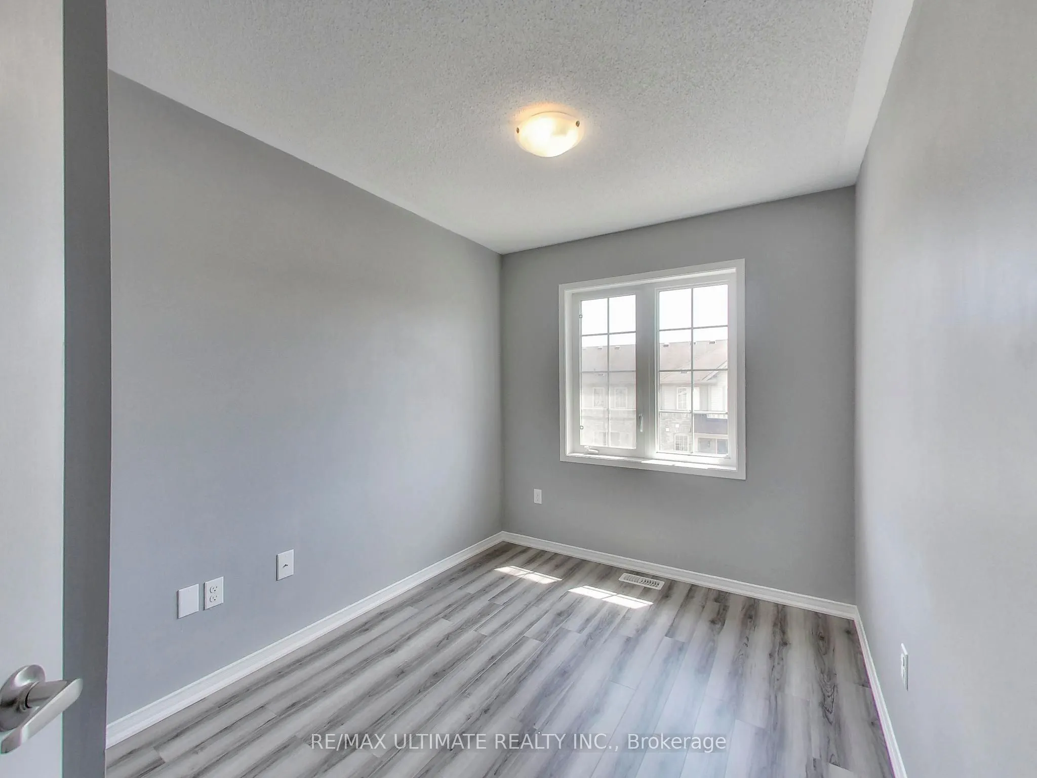 487 Rossland Road E