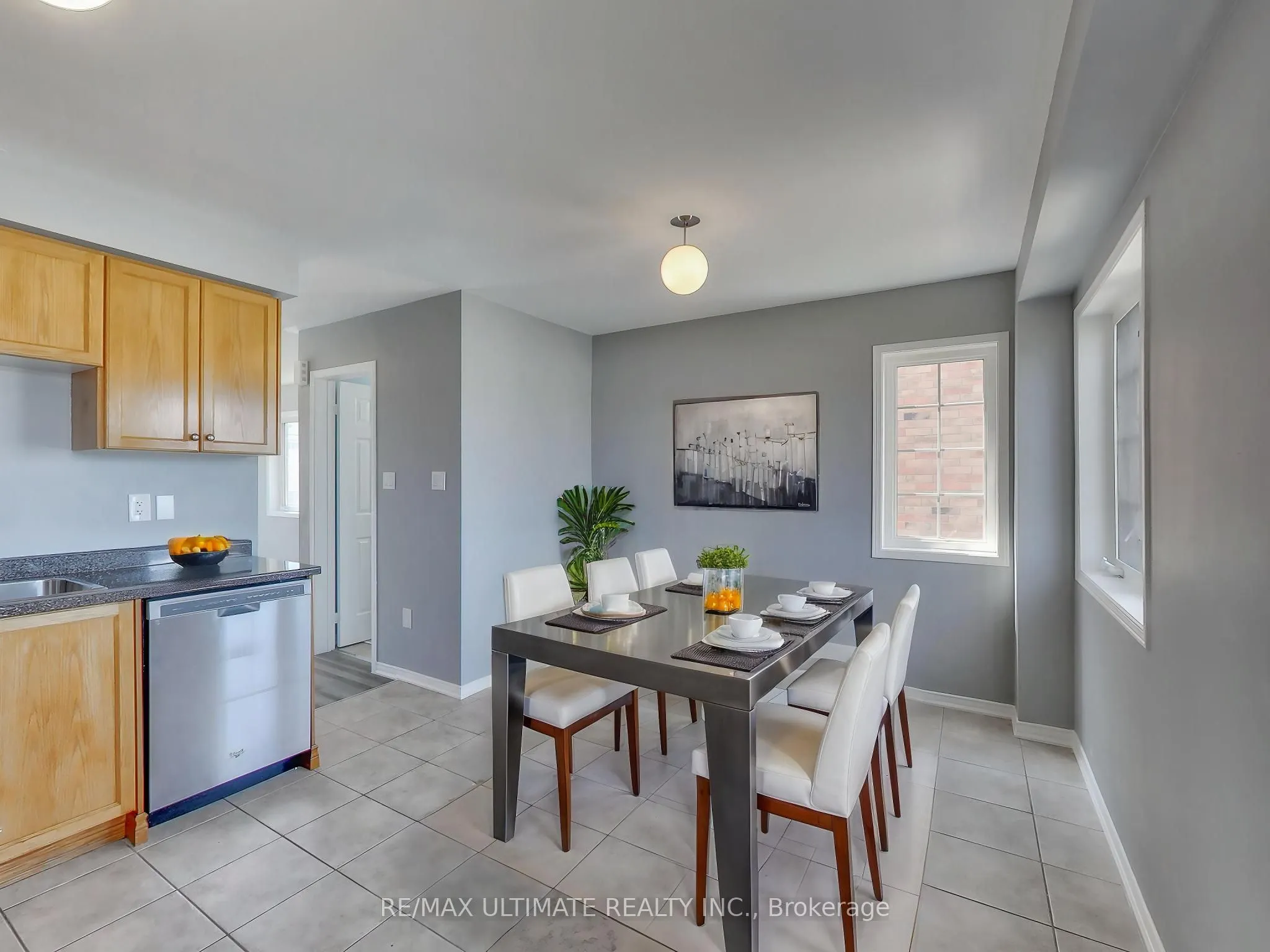 487 Rossland Road E