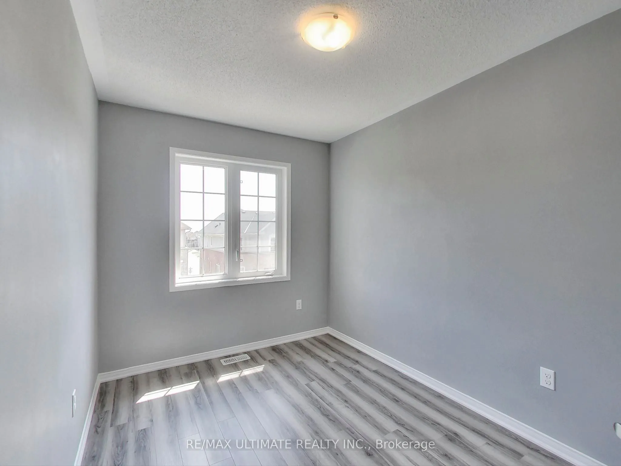 487 Rossland Road E