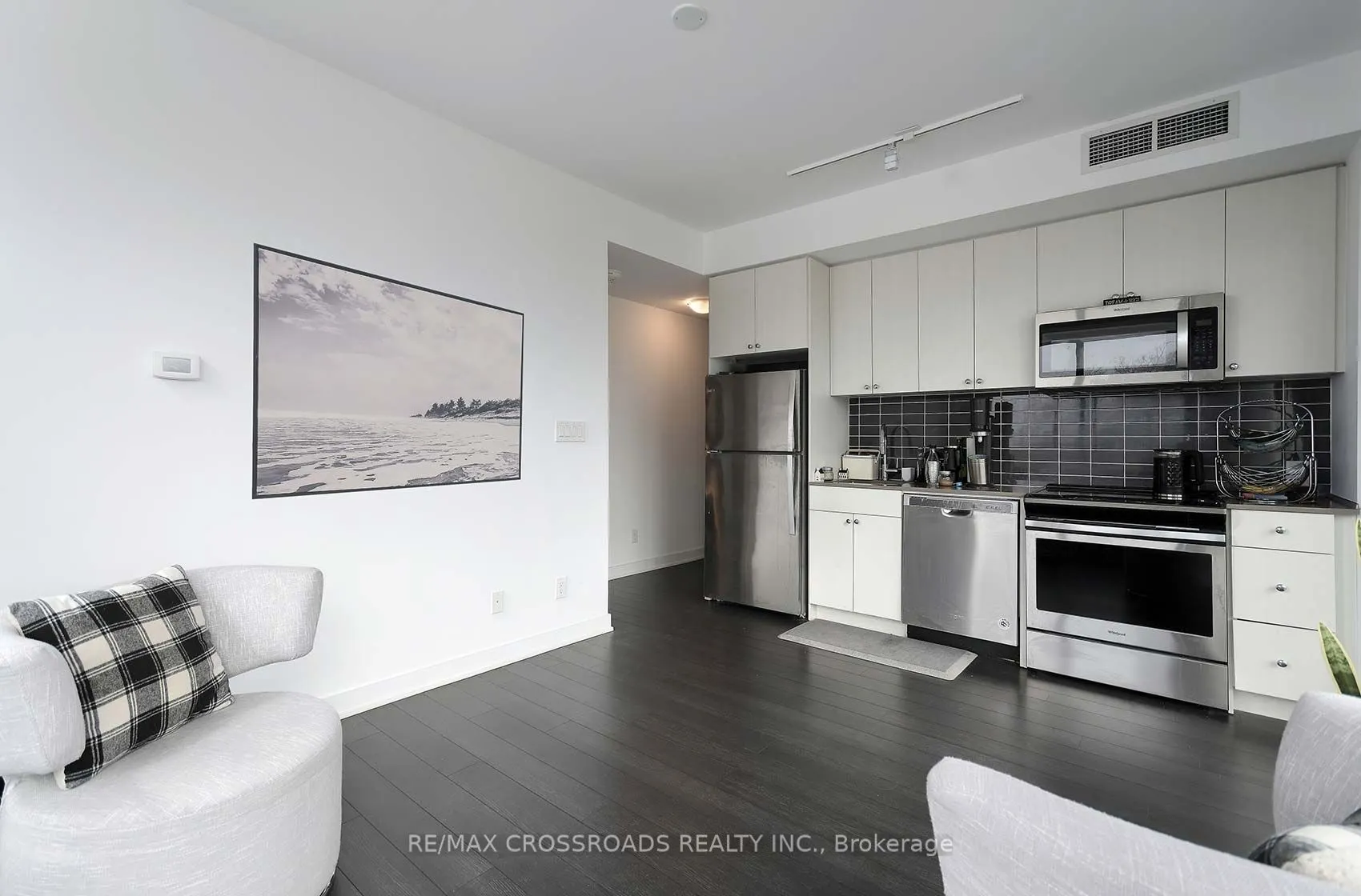 2799 Kingston Road #305