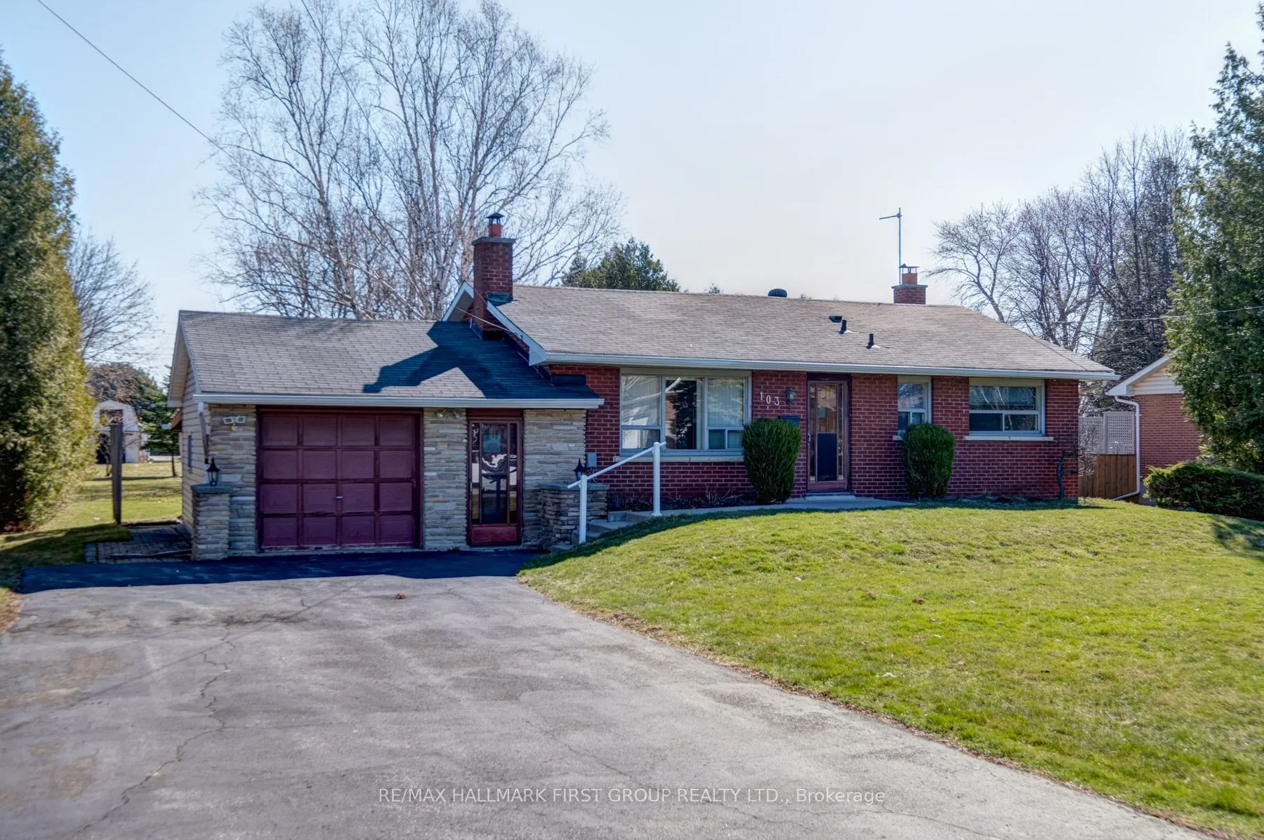 103 Elizabeth Crescent S