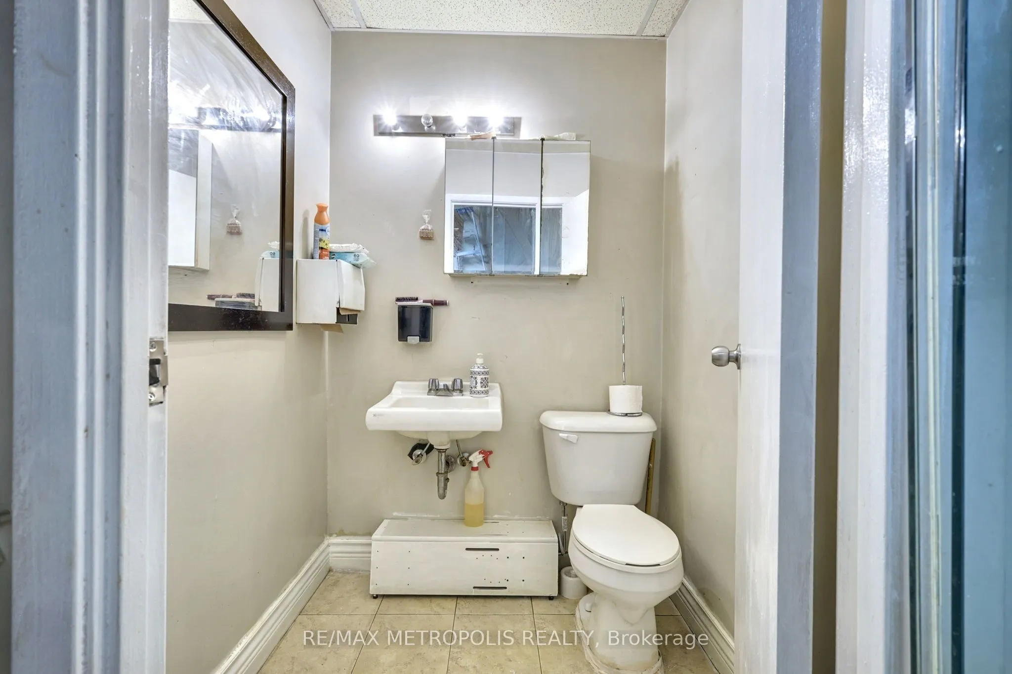1051 SIMCOE Street N, #F5