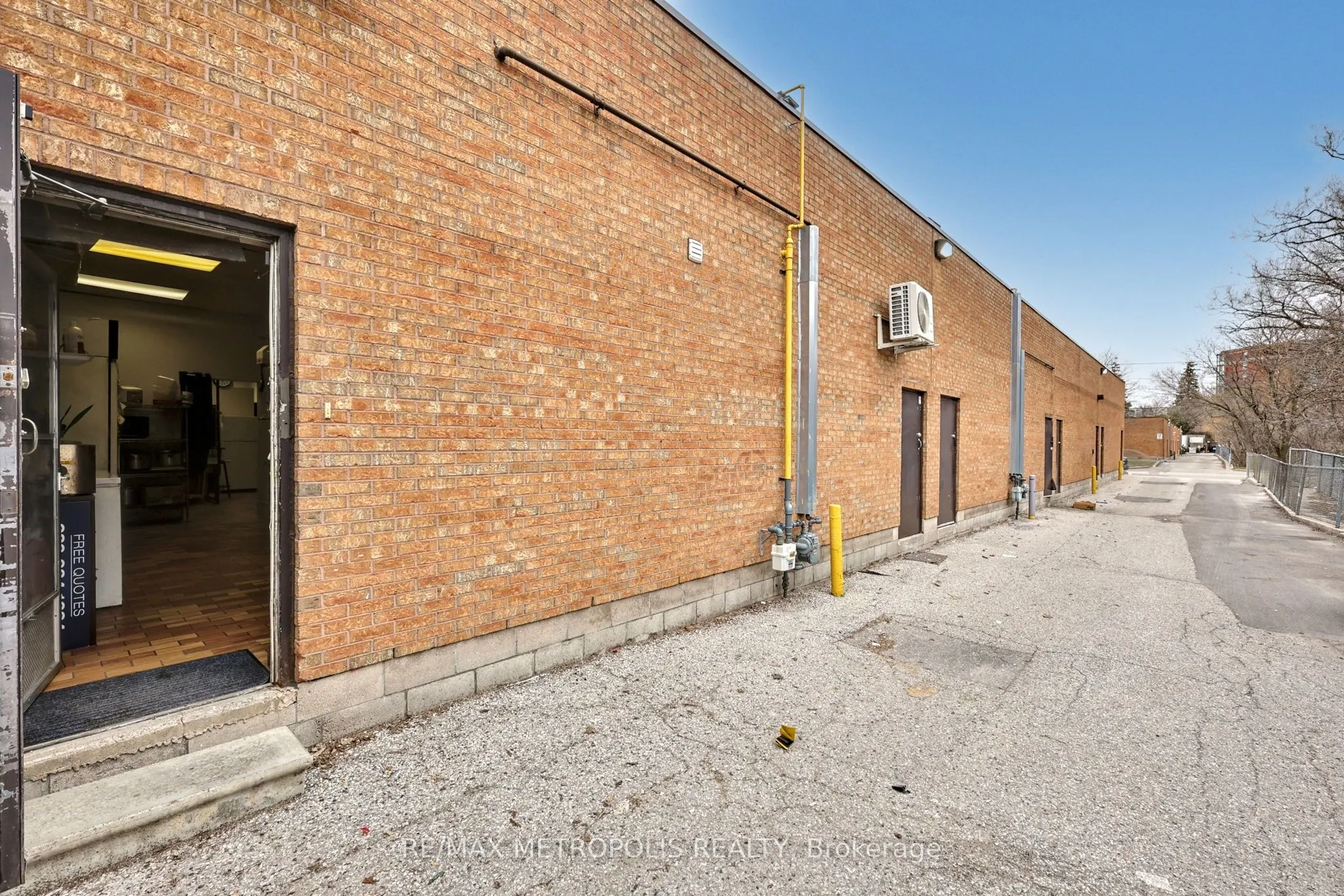 1051 SIMCOE Street N, #F5