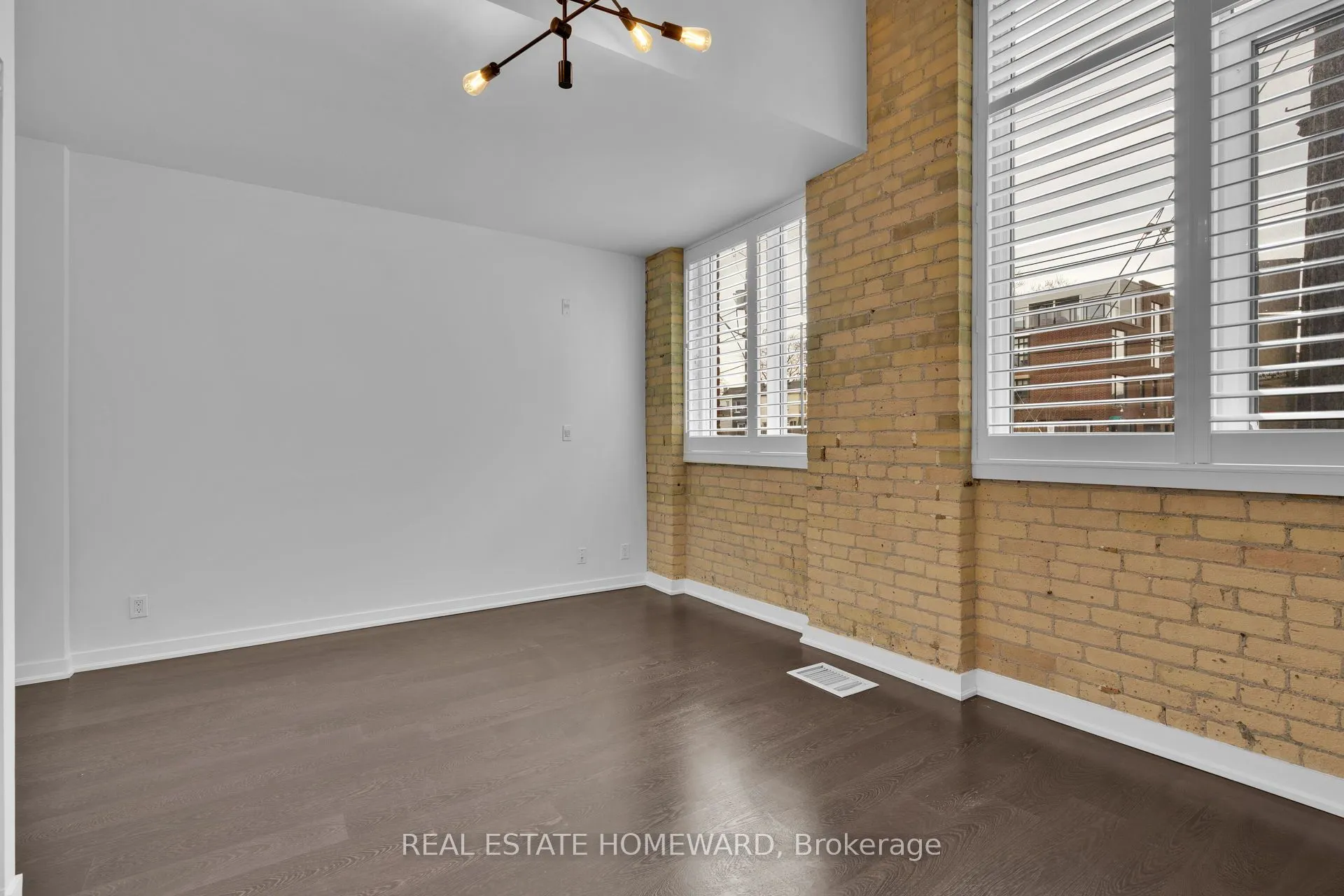 201 Carlaw Avenue #128