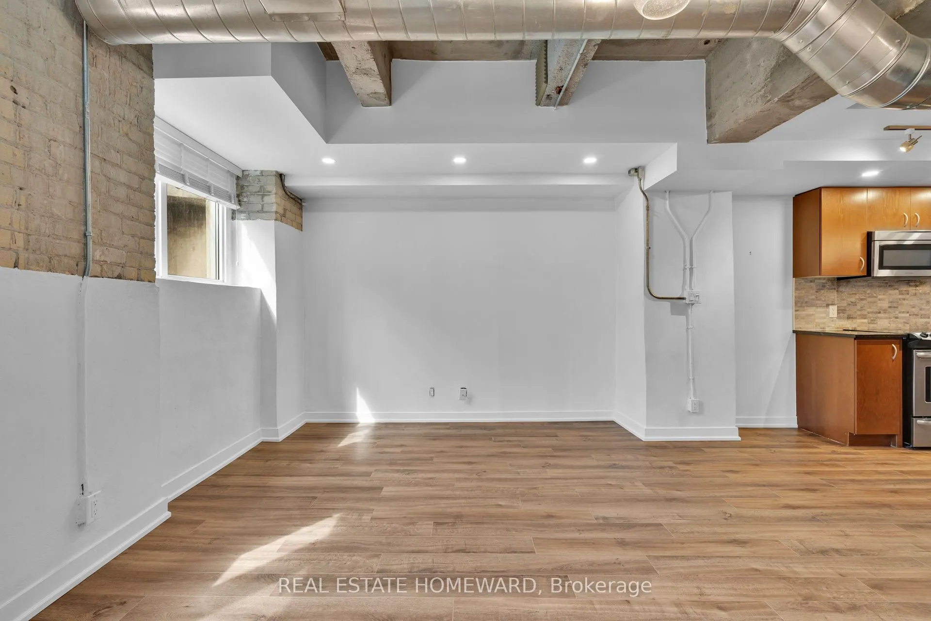 201 Carlaw Avenue #128