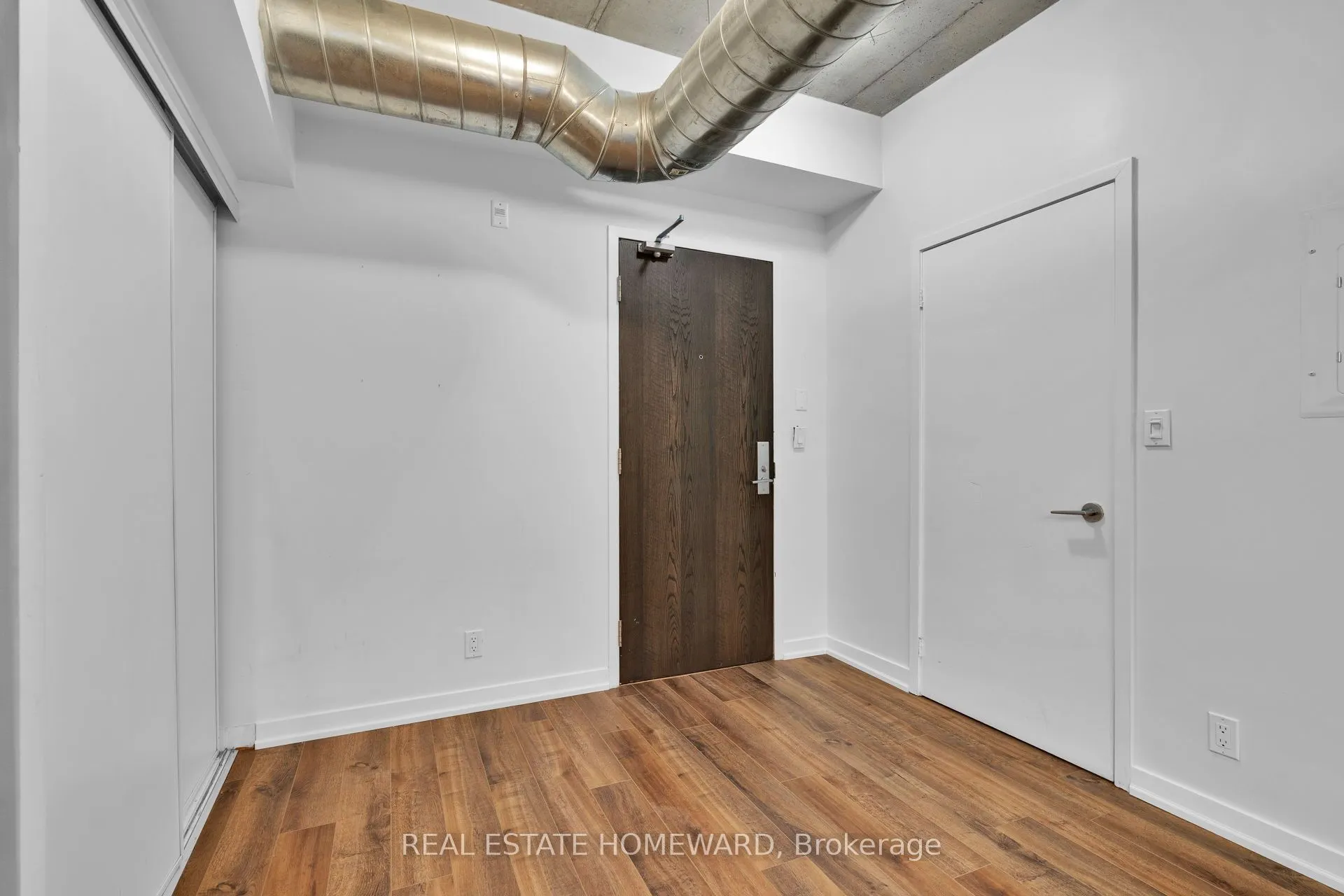 201 Carlaw Avenue #128