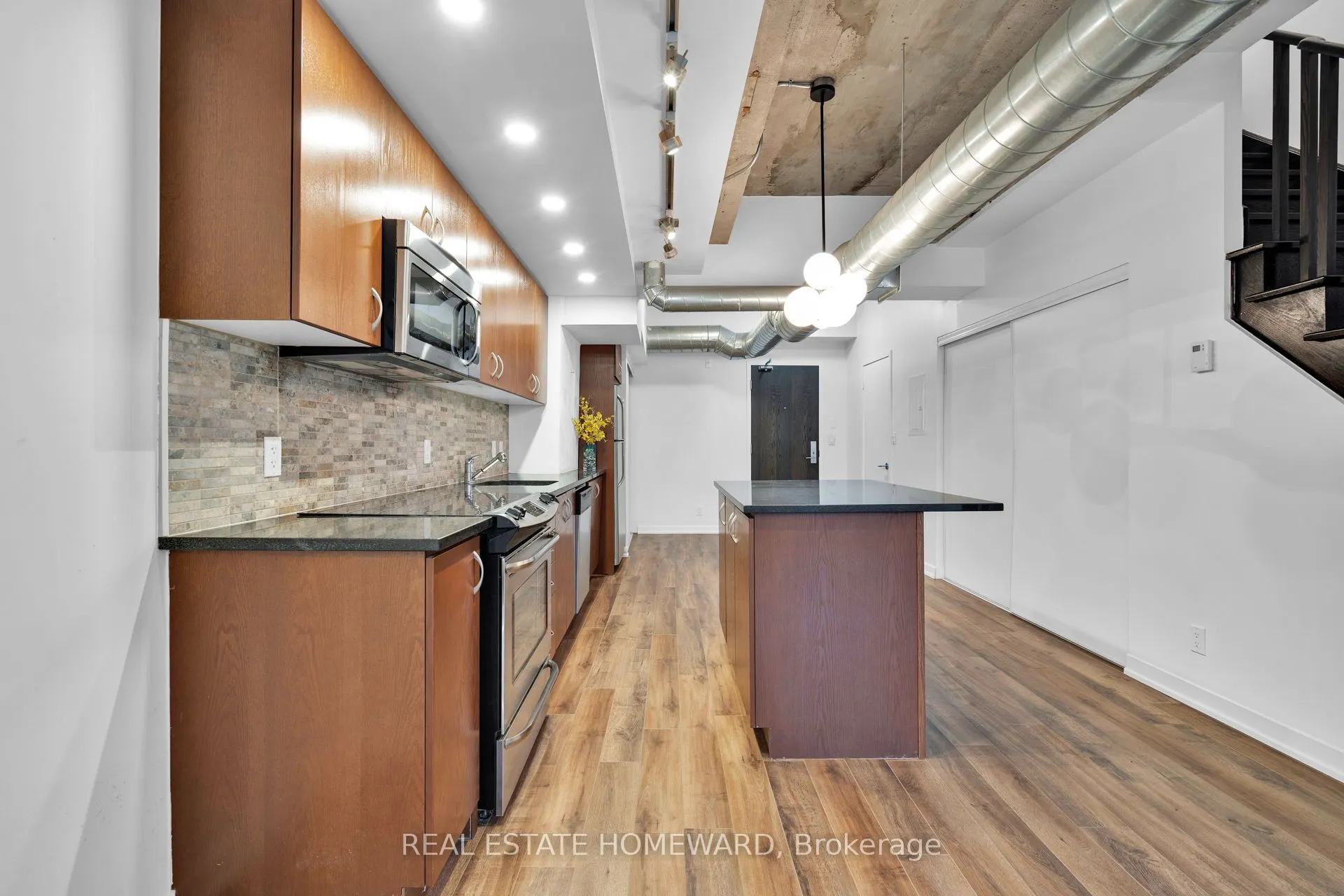 201 Carlaw Avenue #128