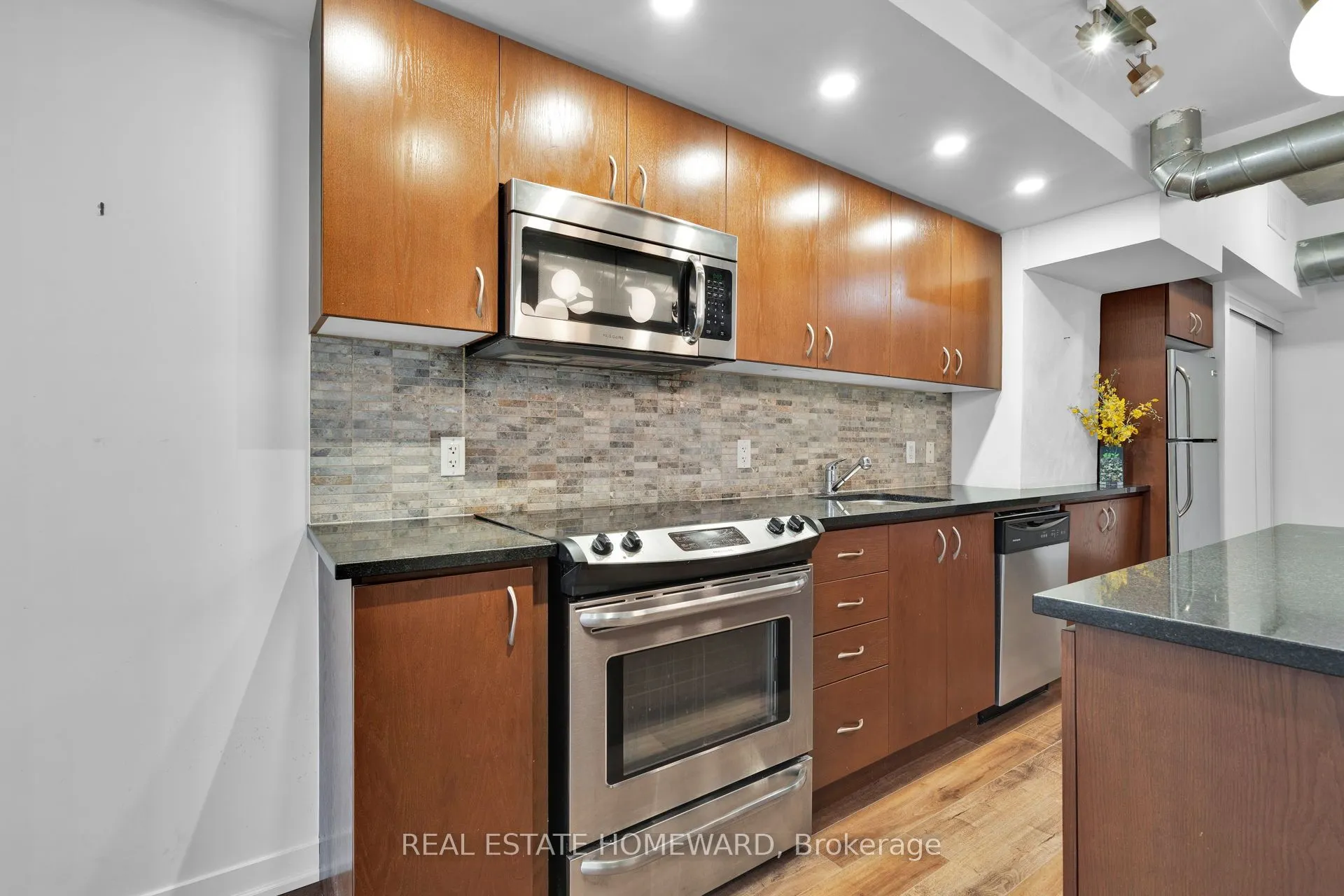201 Carlaw Avenue #128
