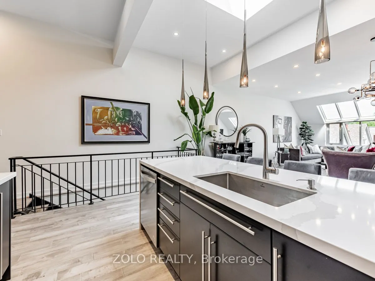 1842 Queen Street E, #304