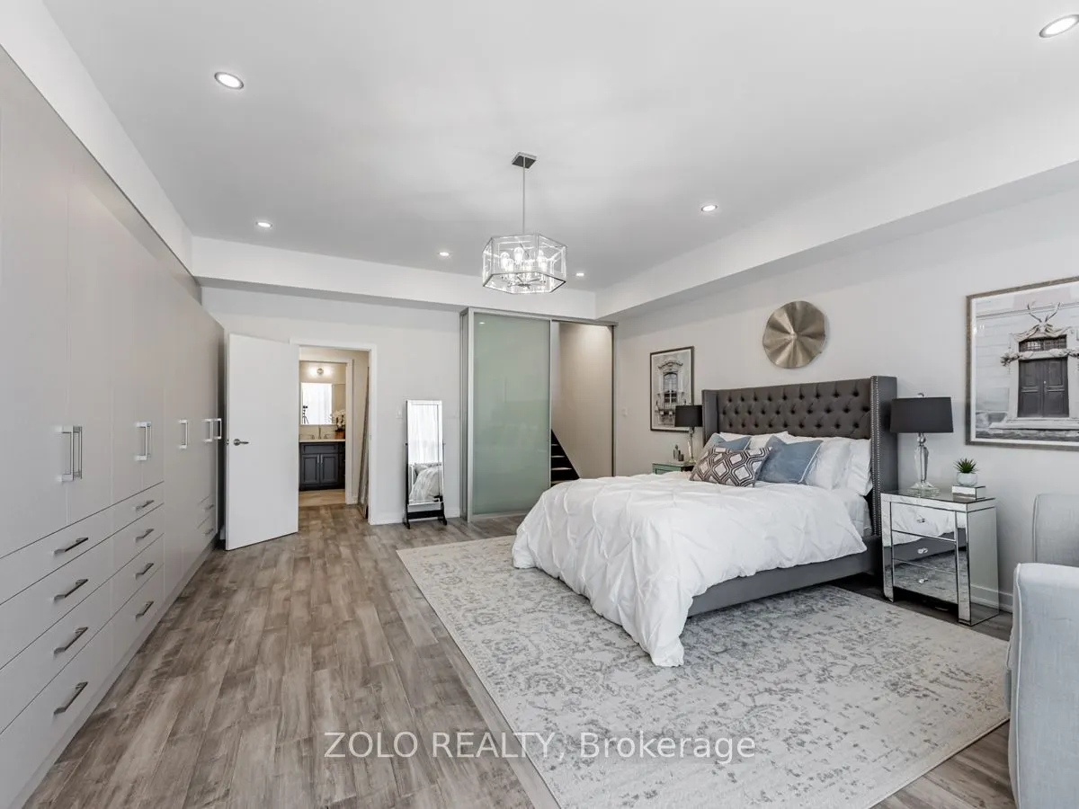 1842 Queen Street E, #304