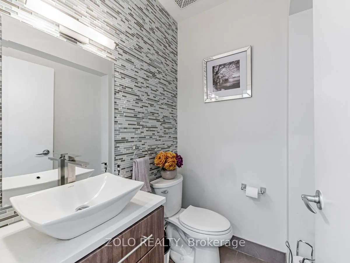 1842 Queen Street E, #304