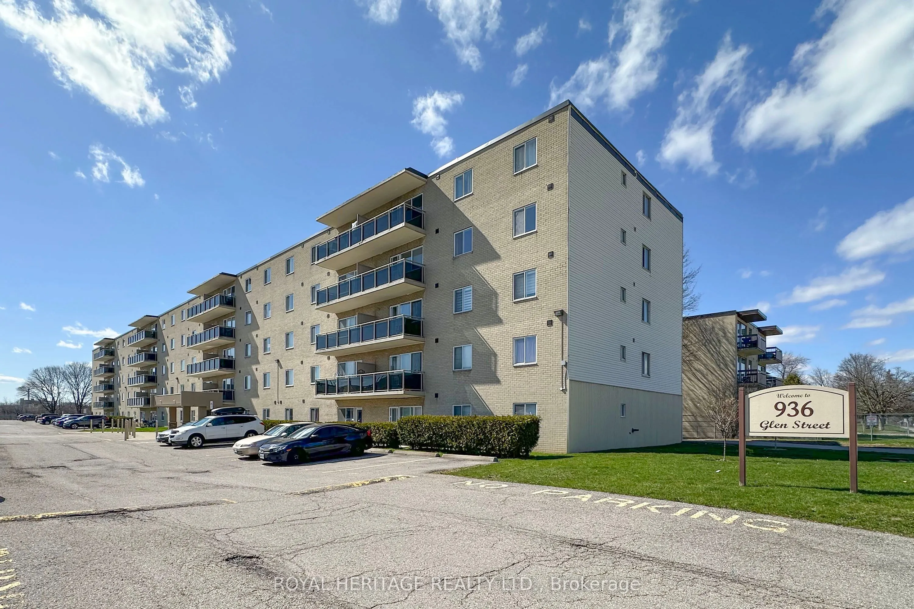 936 Glen Street #101