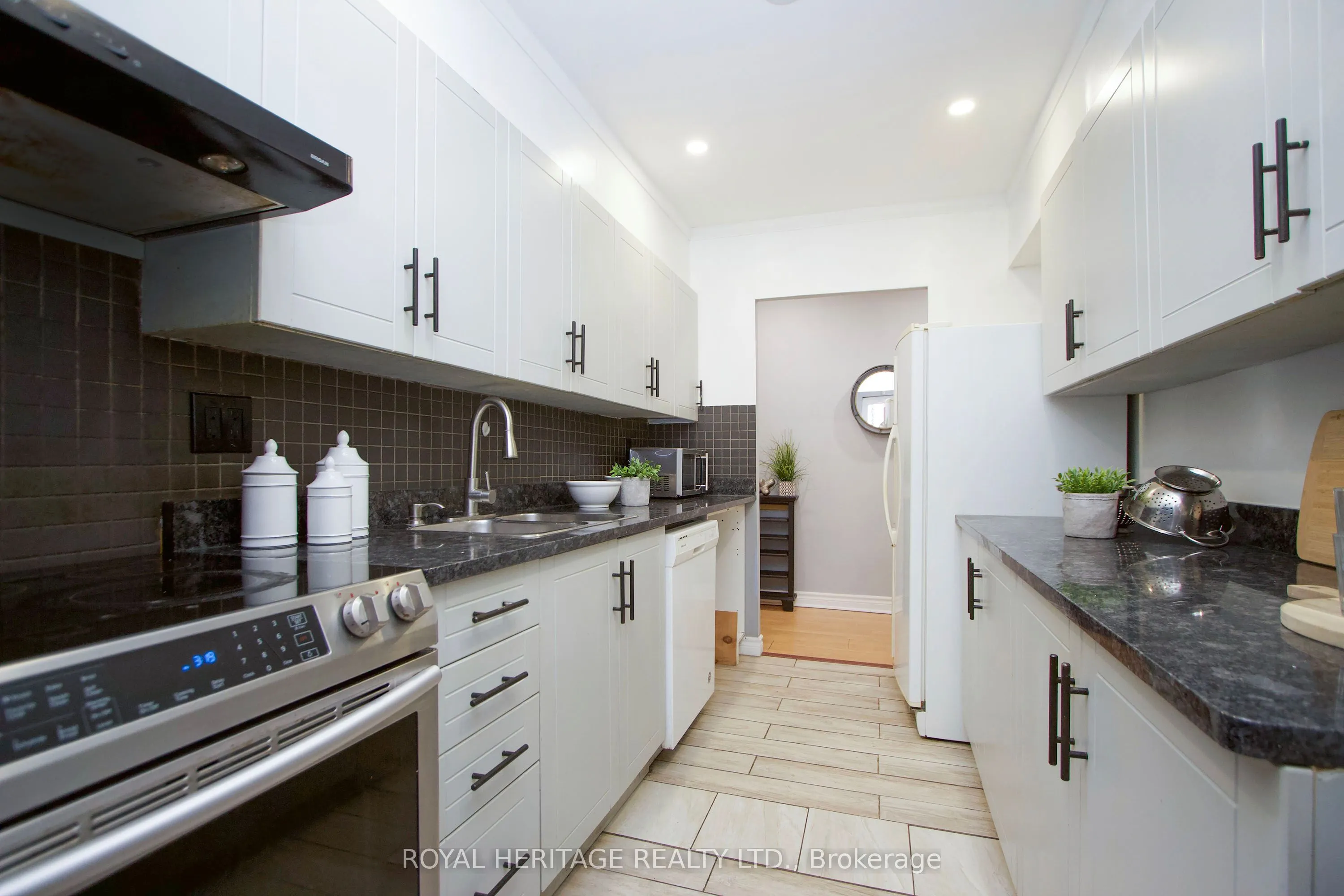 936 Glen Street #101