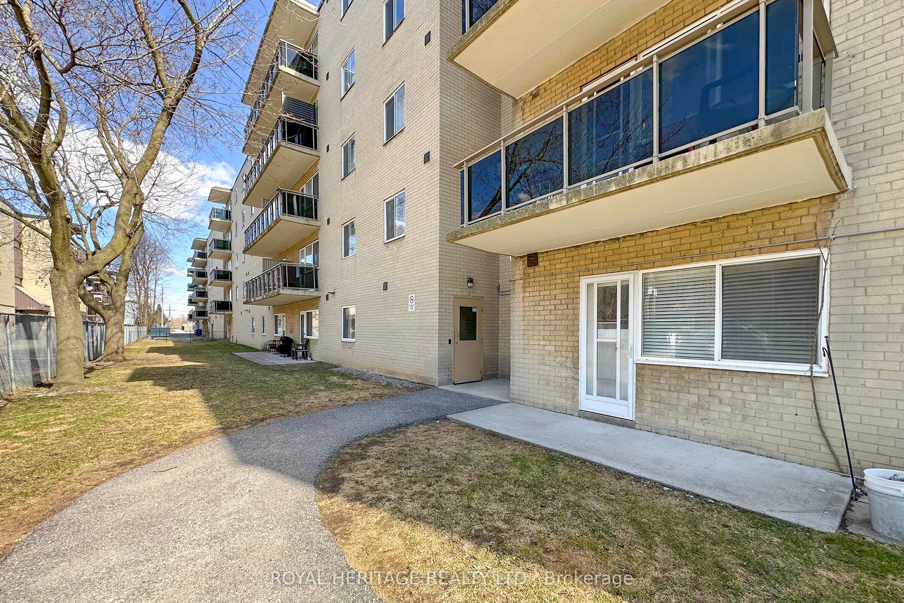 936 Glen Street #101