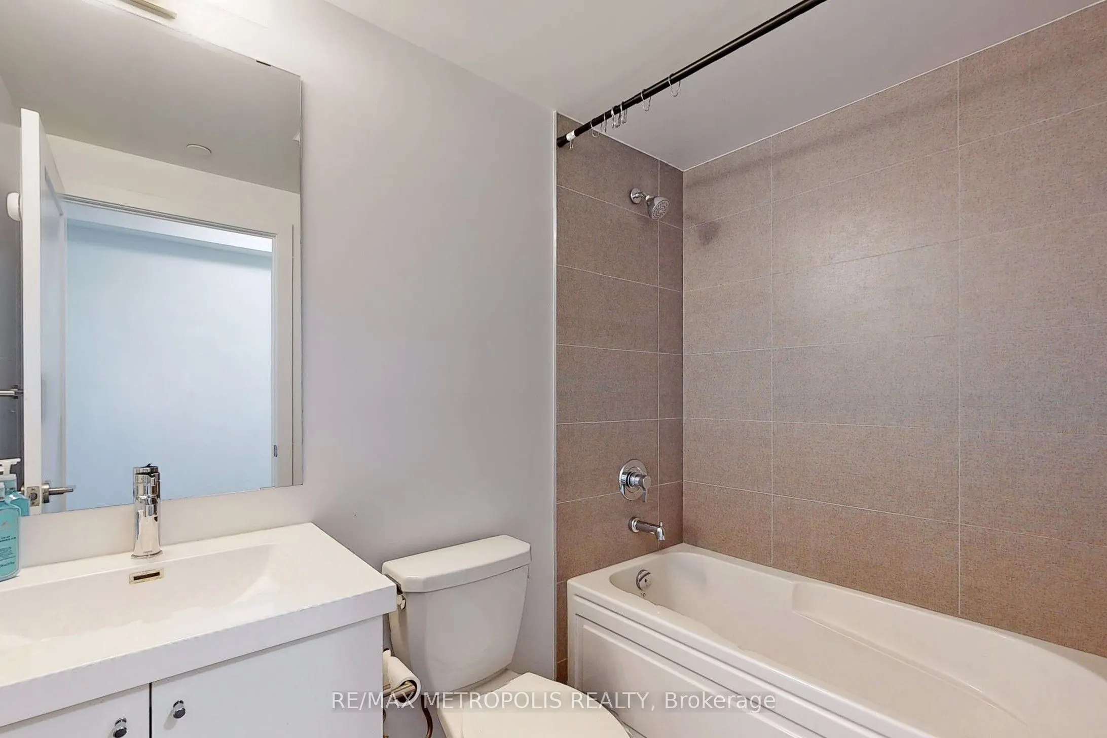 2550 Simcoe Street N, #2101