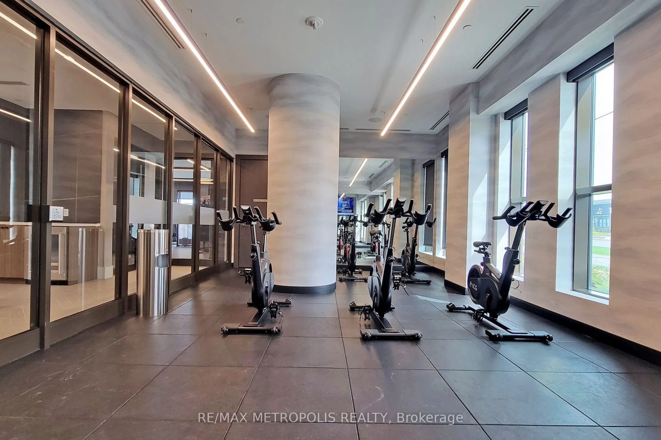 2550 Simcoe Street N, #2101