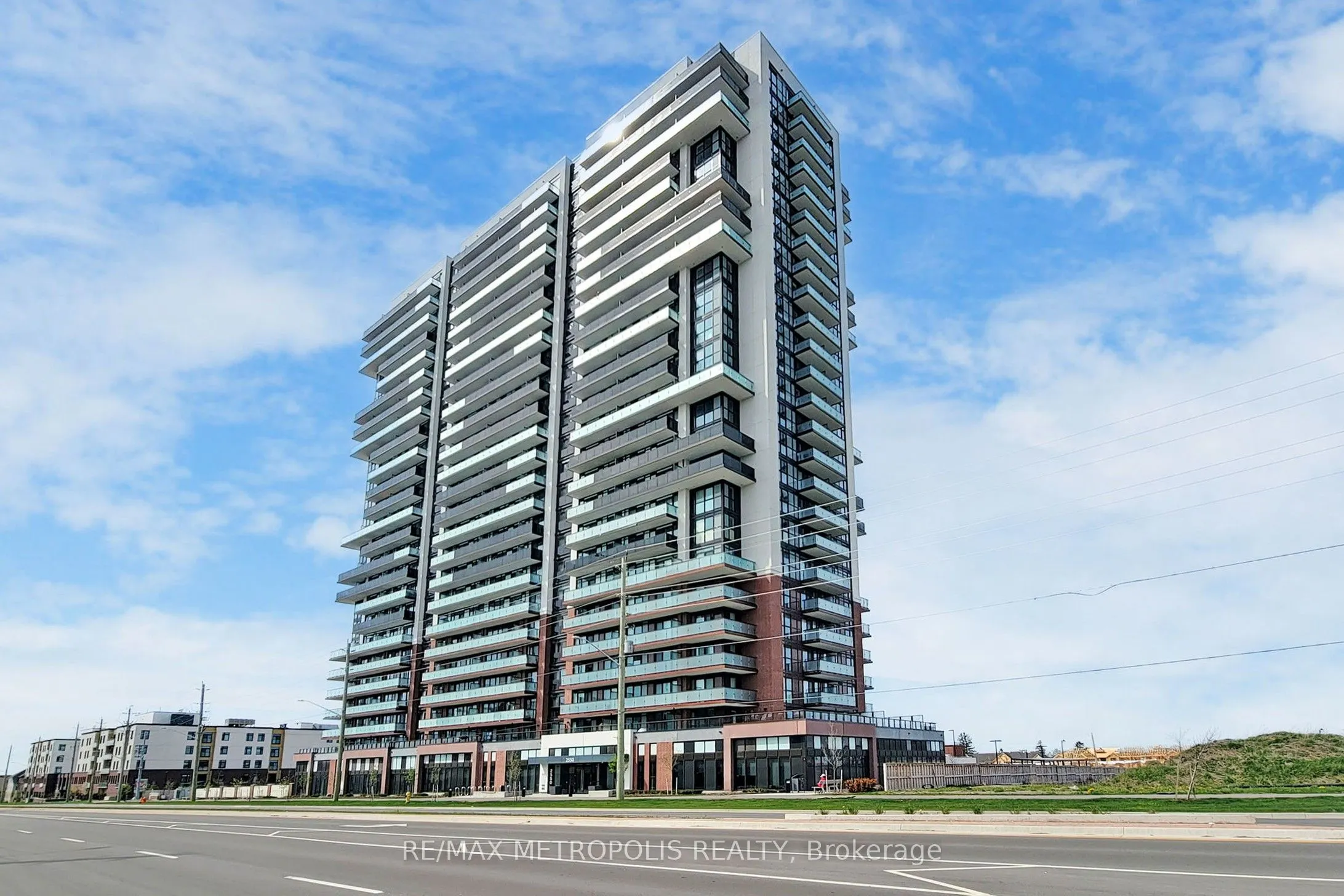 2550 Simcoe Street N, #2101