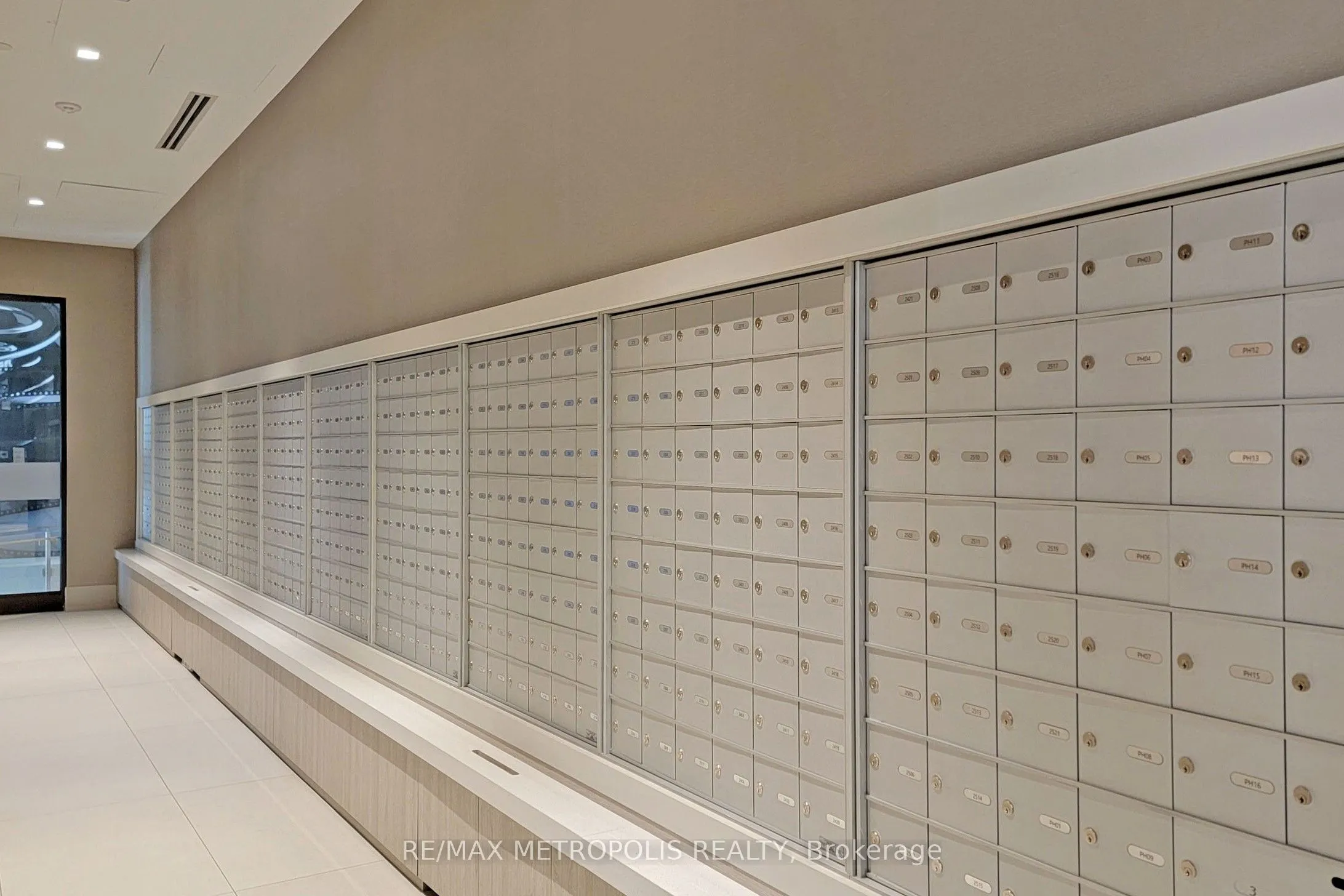 2550 Simcoe Street N, #2101