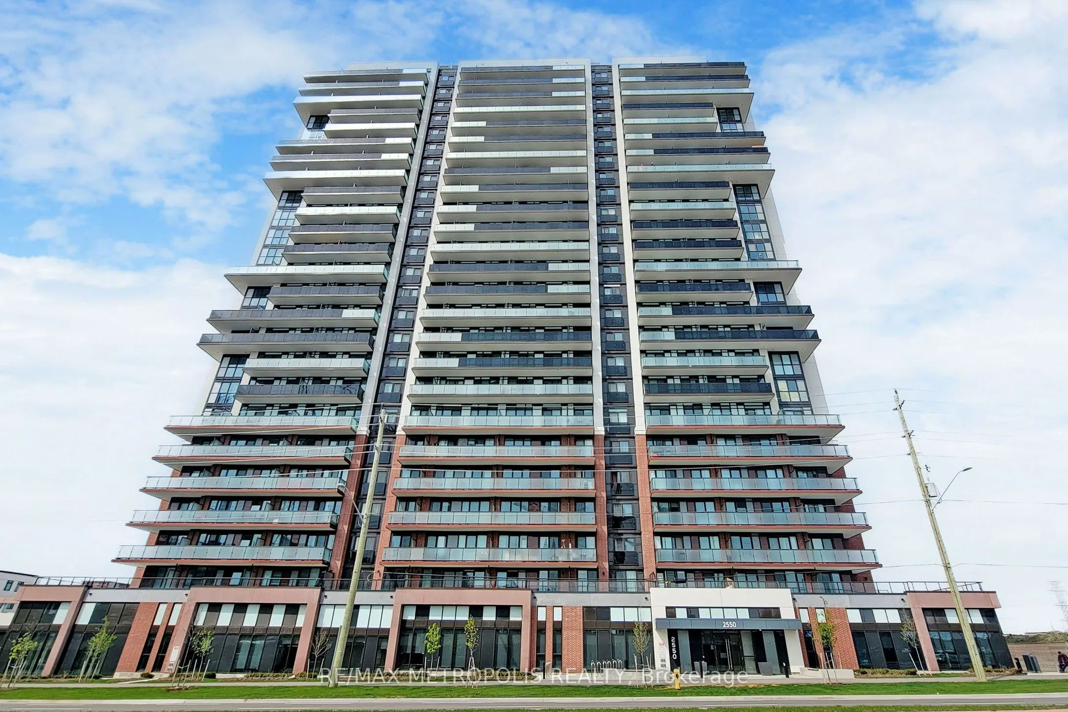 2550 Simcoe Street N, #2101