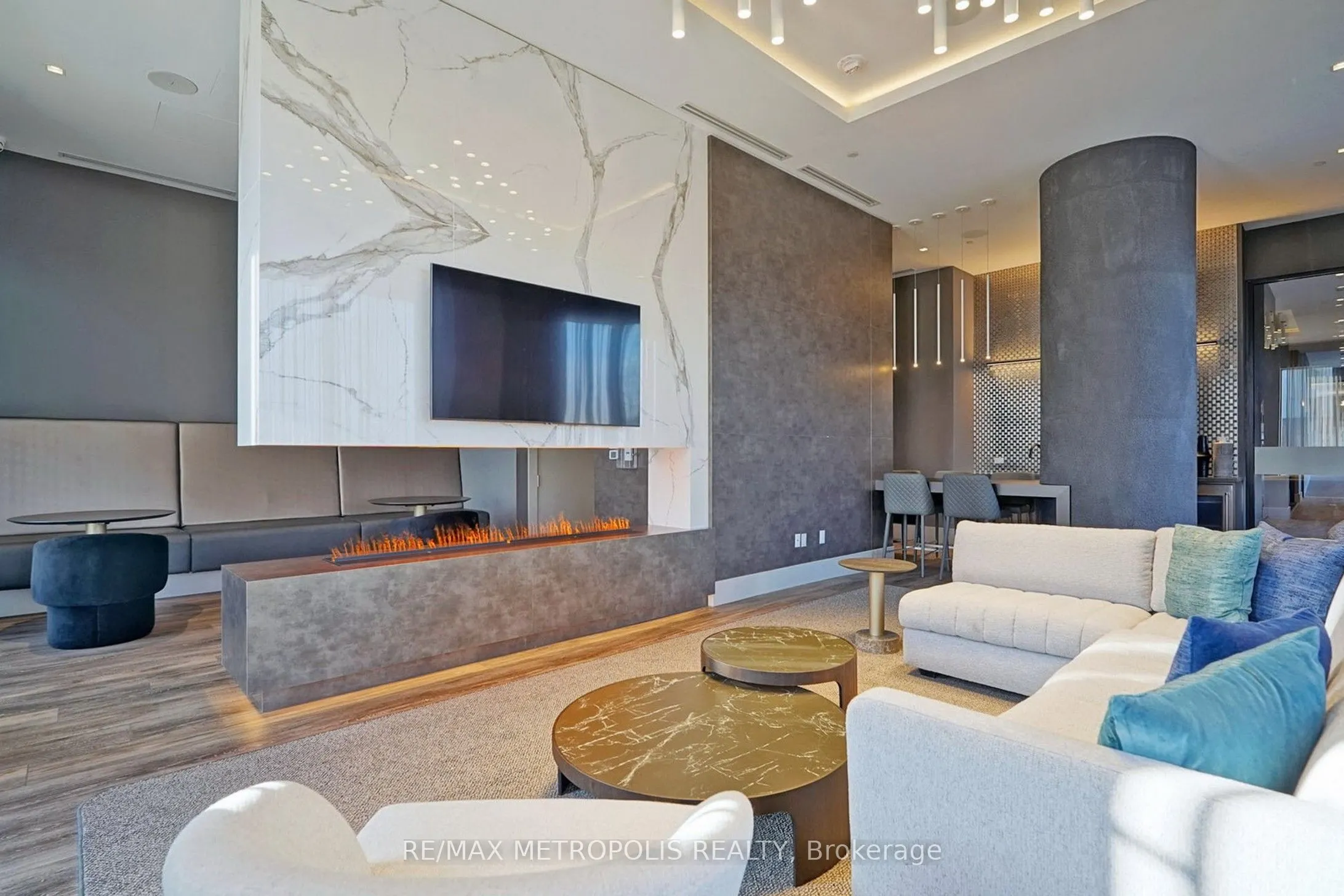 2550 Simcoe Street N, #2101