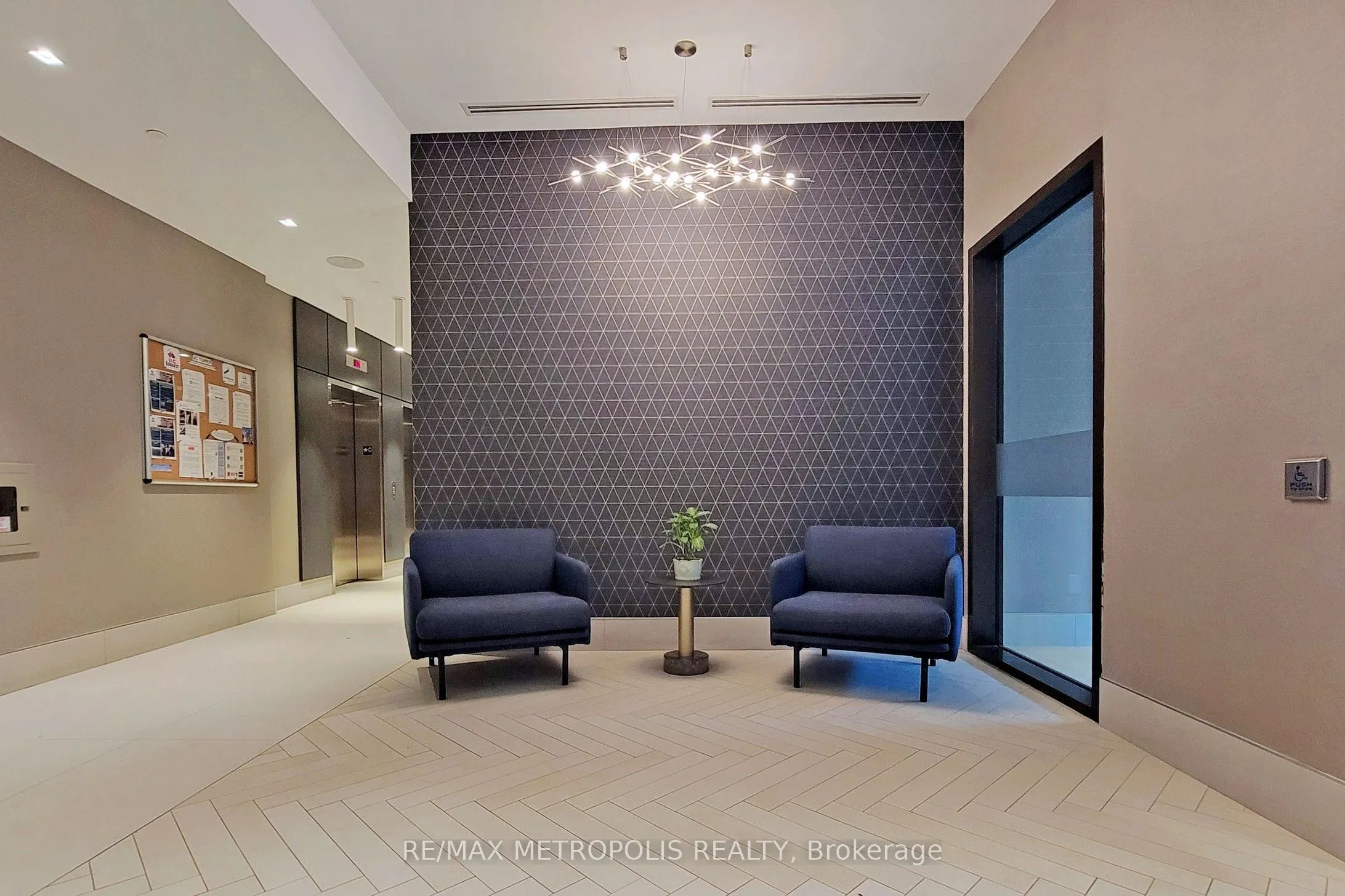 2550 Simcoe Street N, #2101