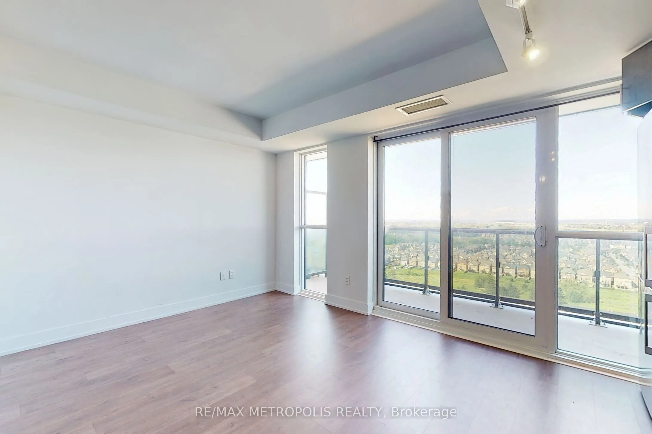 2550 Simcoe Street N, #2101