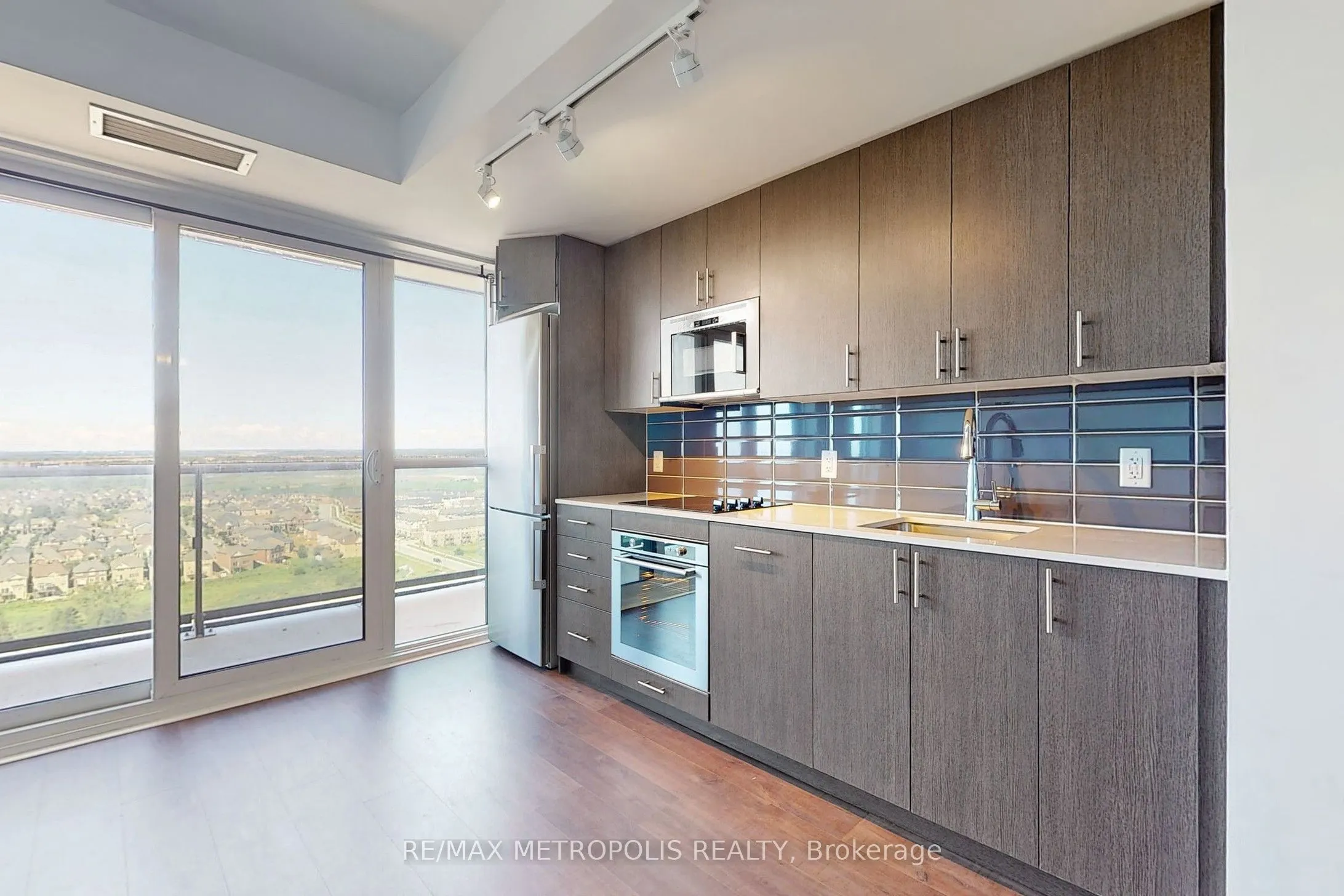 2550 Simcoe Street N, #2101