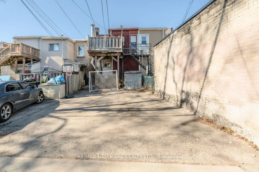 935 Kingston Road