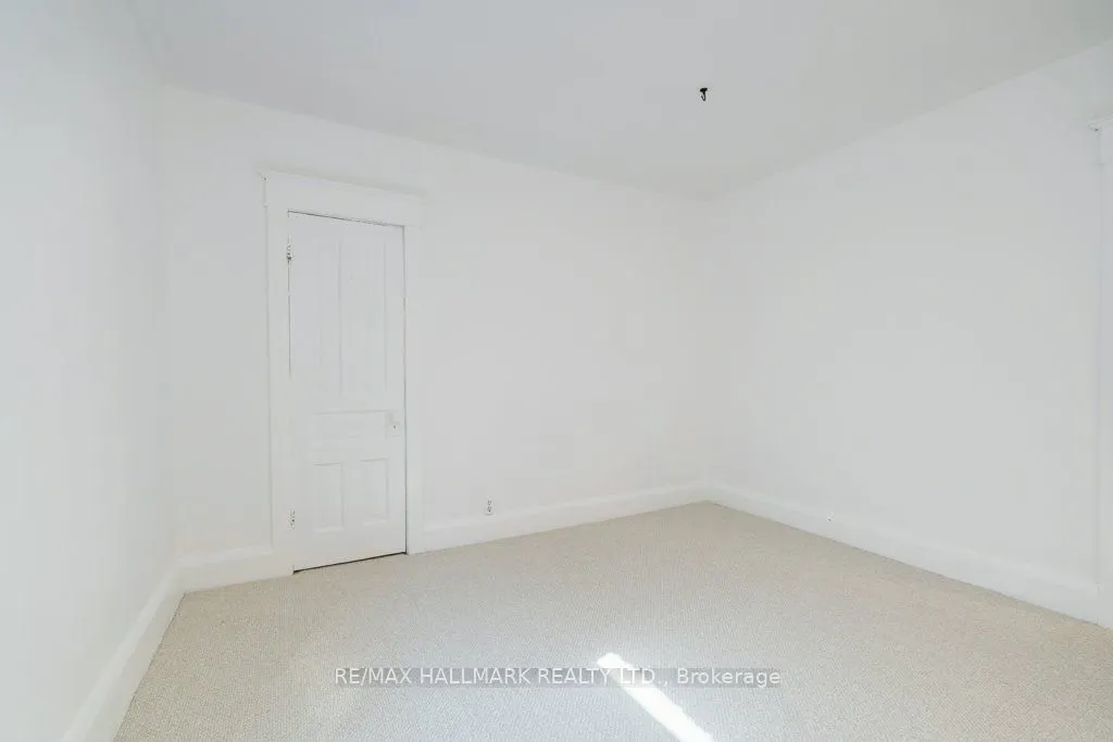935 Kingston Road