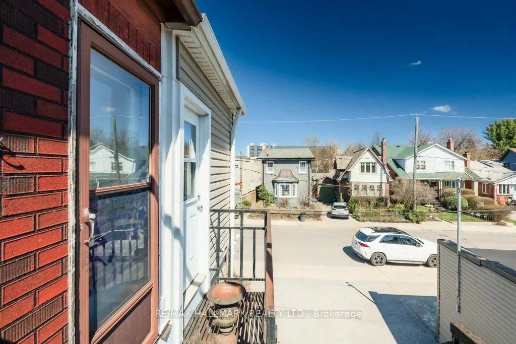 935 Kingston Road