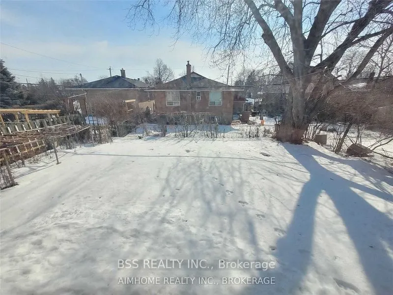3699 St. Clair Avenue E