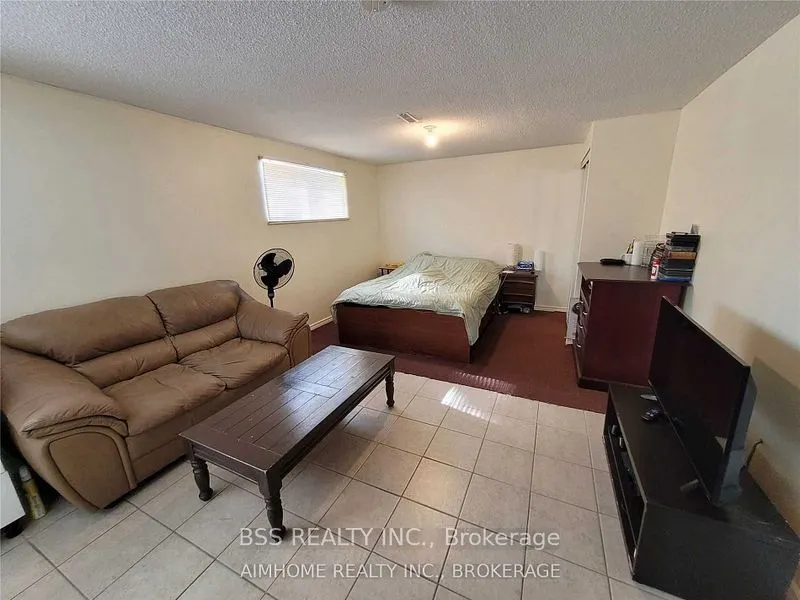 3699 St. Clair Avenue E