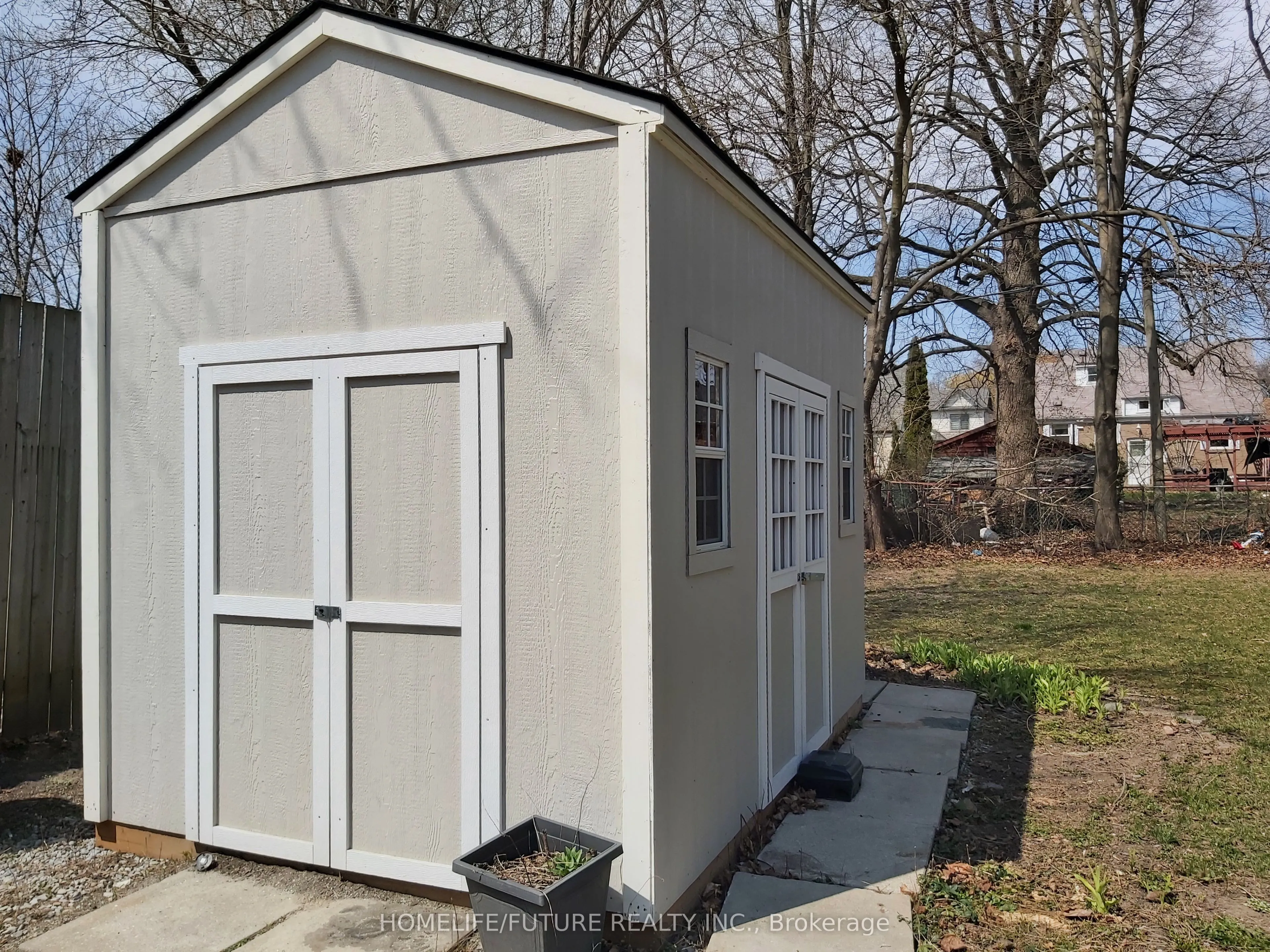 226 Oakridge Drive