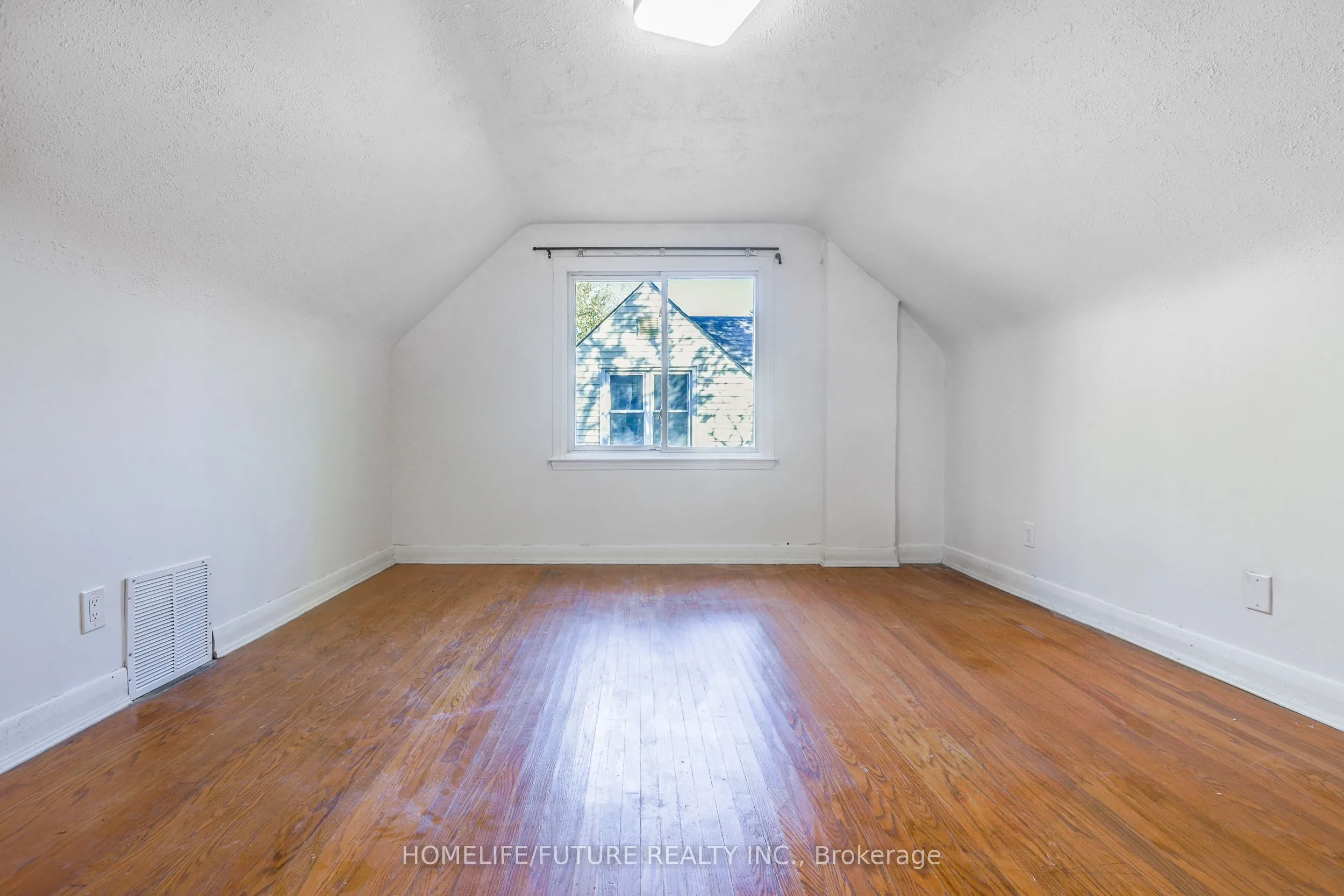 226 Oakridge Drive