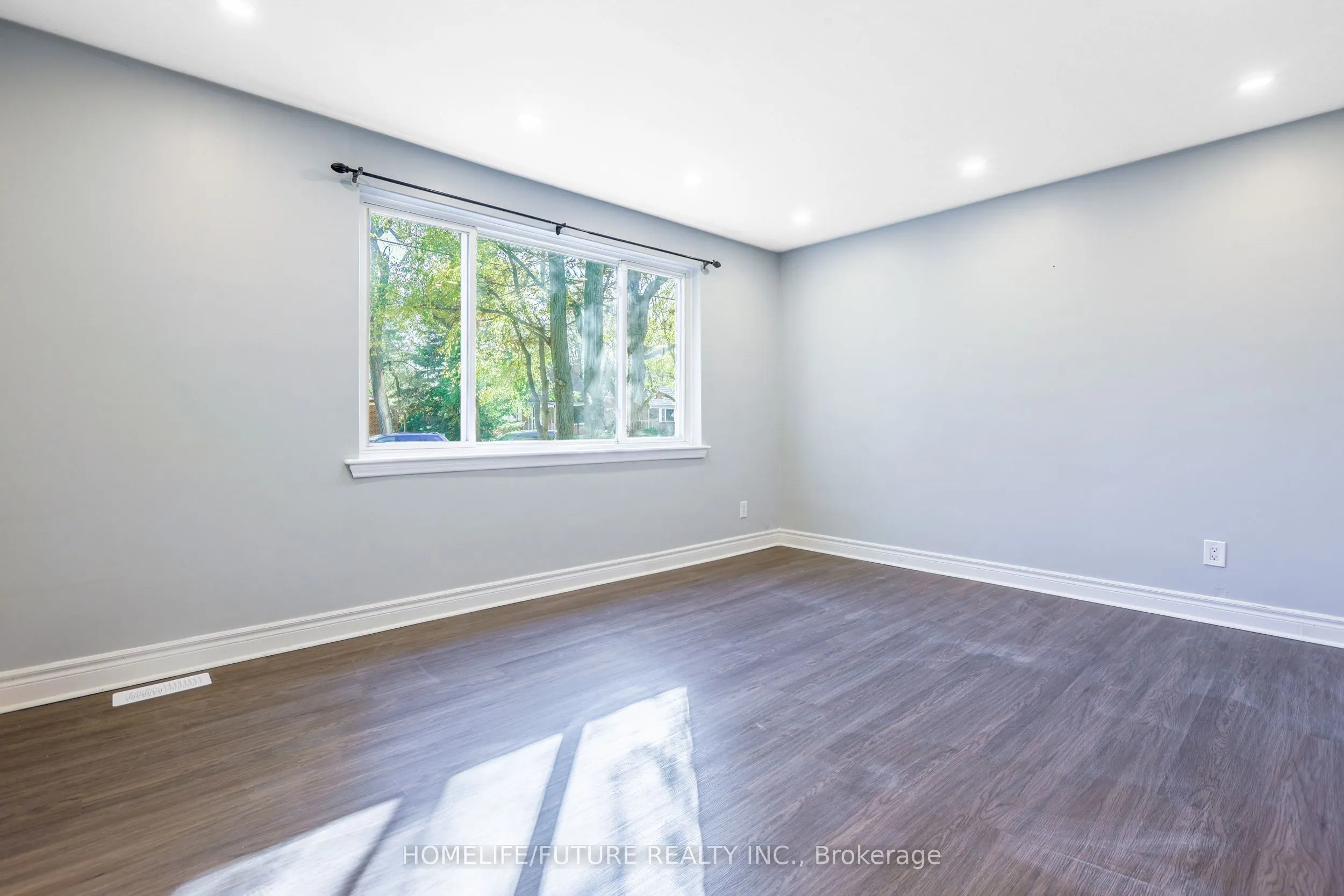 226 Oakridge Drive