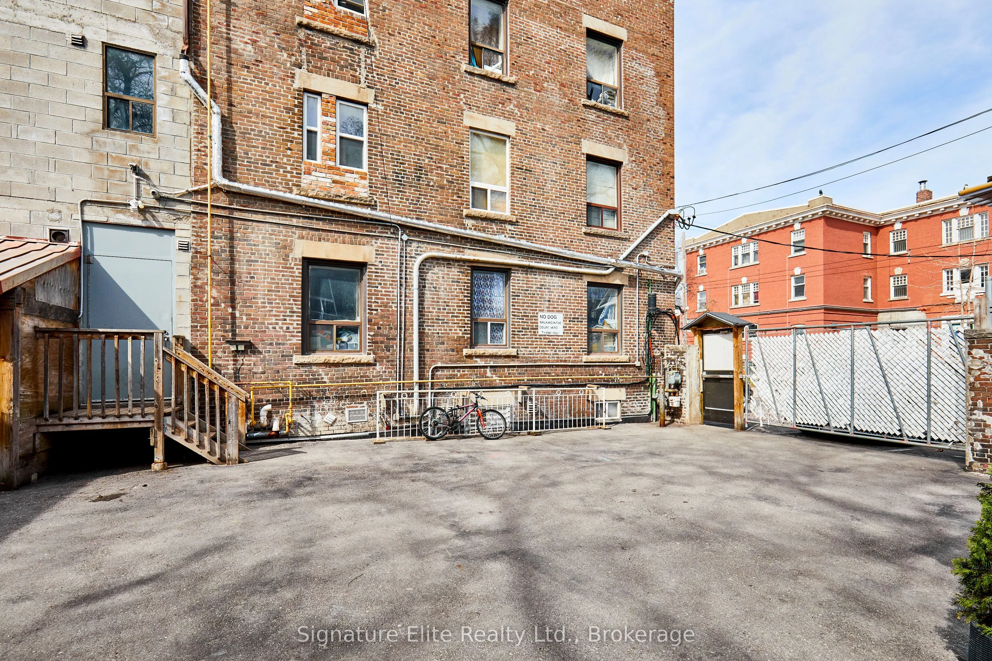 1395 Gerrard Street E