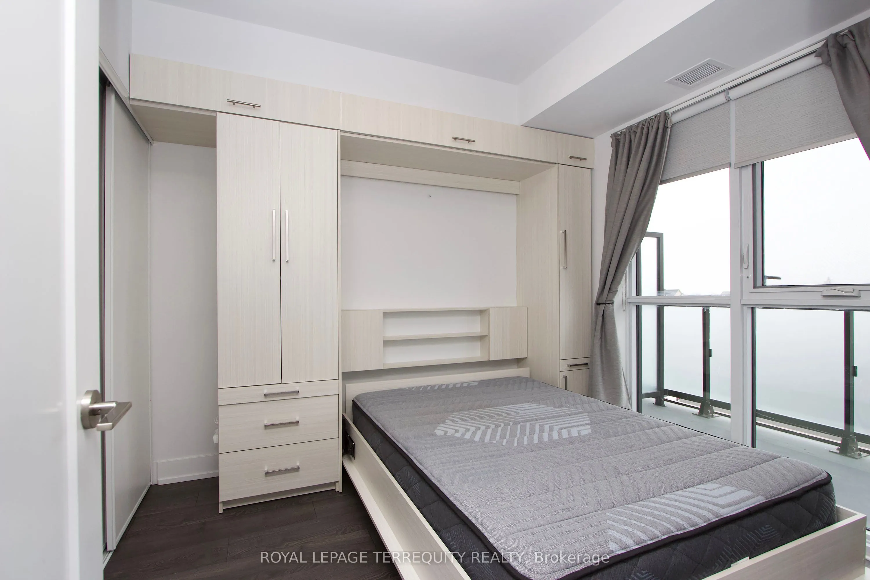 2550 Simcoe Street N #318