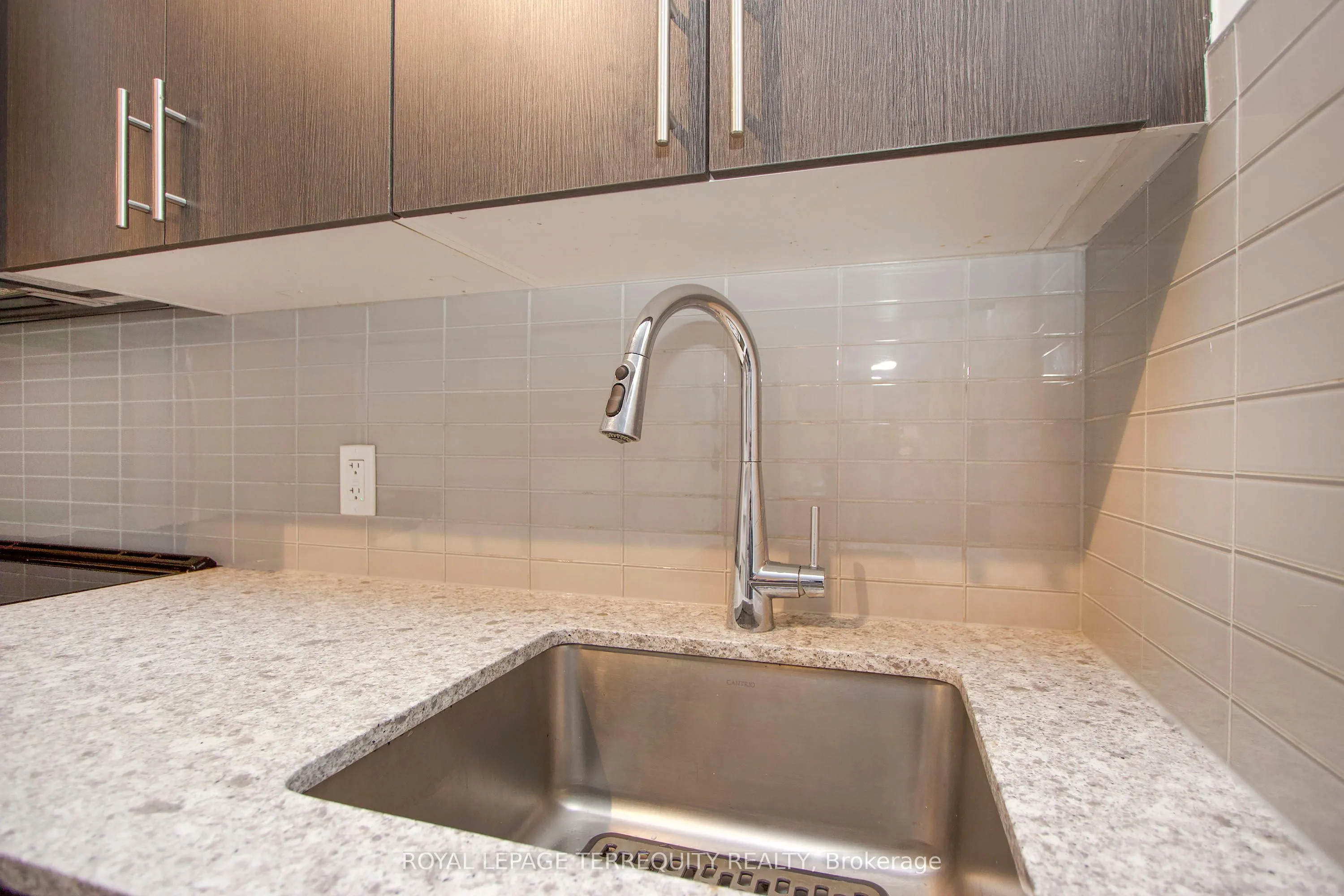 2550 Simcoe Street N #318
