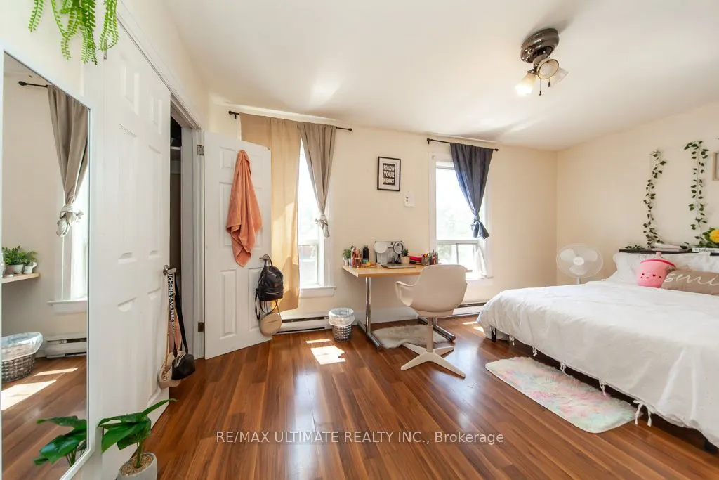 128 Elgin Street E