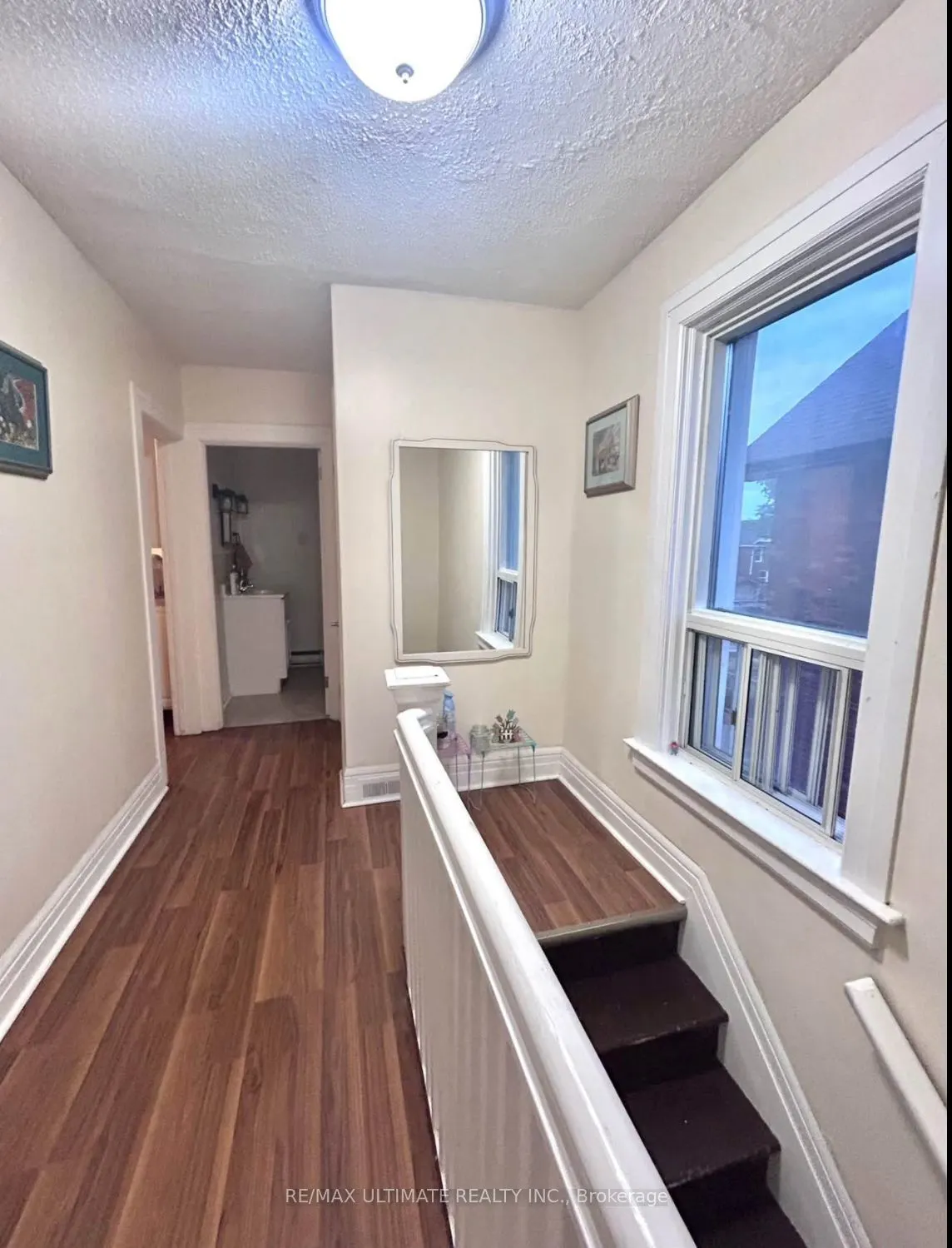 128 Elgin Street E