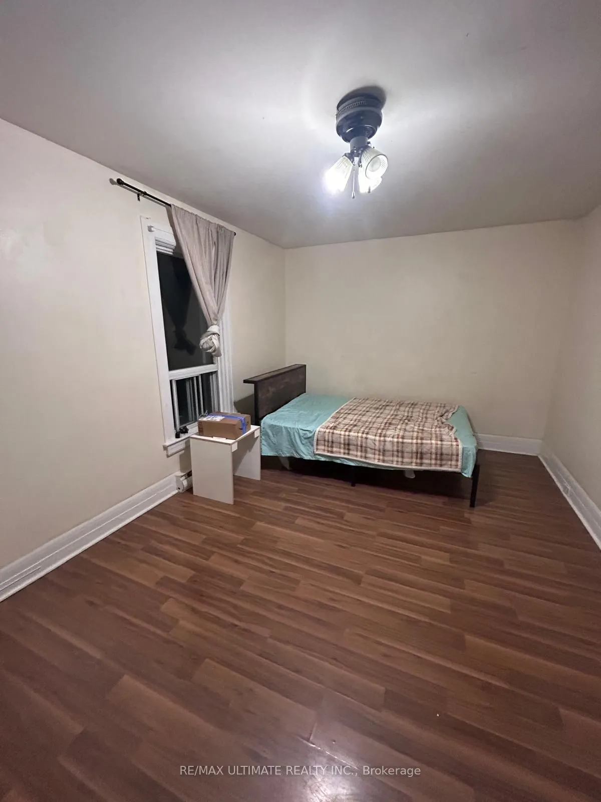 128 Elgin Street E