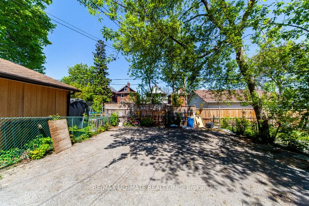 128 Elgin Street E