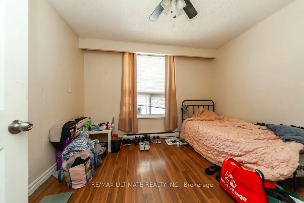 128 Elgin Street E