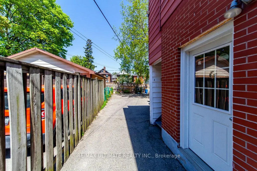 128 Elgin Street E
