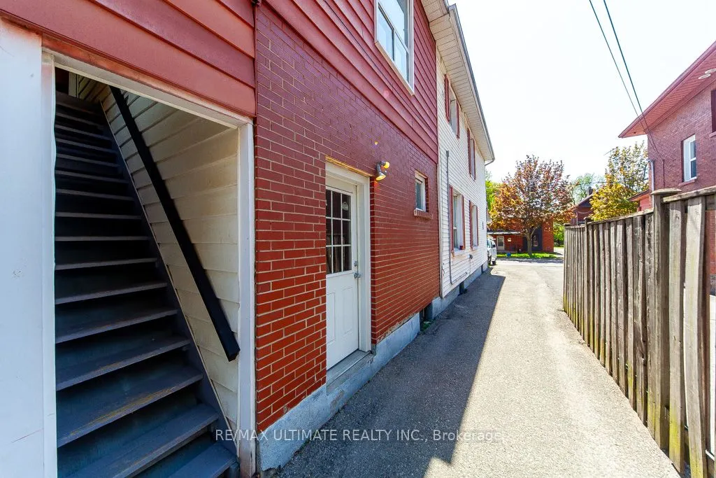 128 Elgin Street E